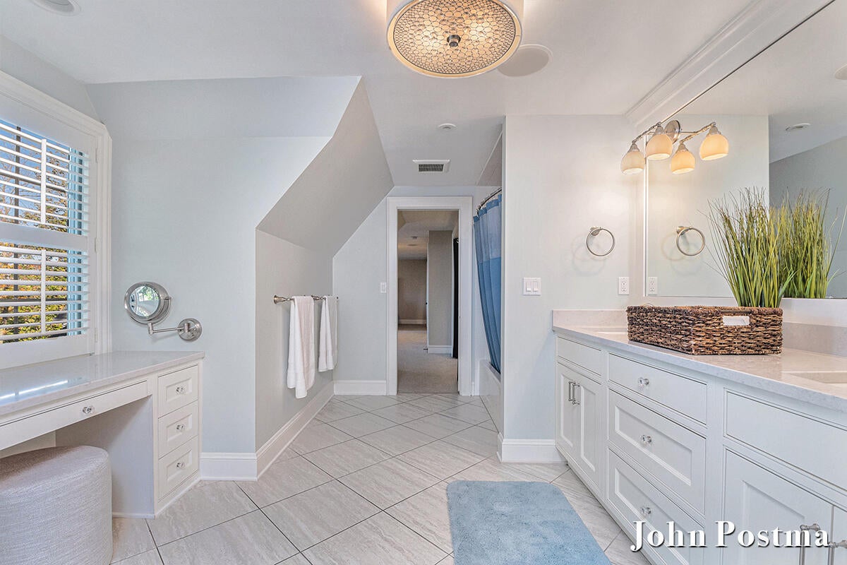 East Grand Rapids, Michigan, 49506, United States, 4 Bedrooms Bedrooms, ,6 BathroomsBathrooms,Residential,Active,2015444