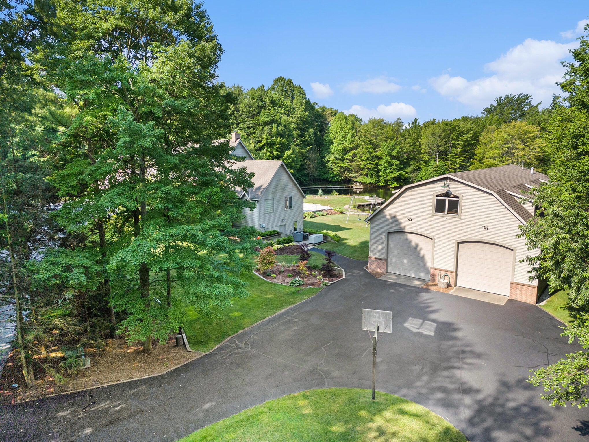 Holland, Michigan, 49423, United States, 4 Bedrooms Bedrooms, ,4 BathroomsBathrooms,Residential,Active,1914588