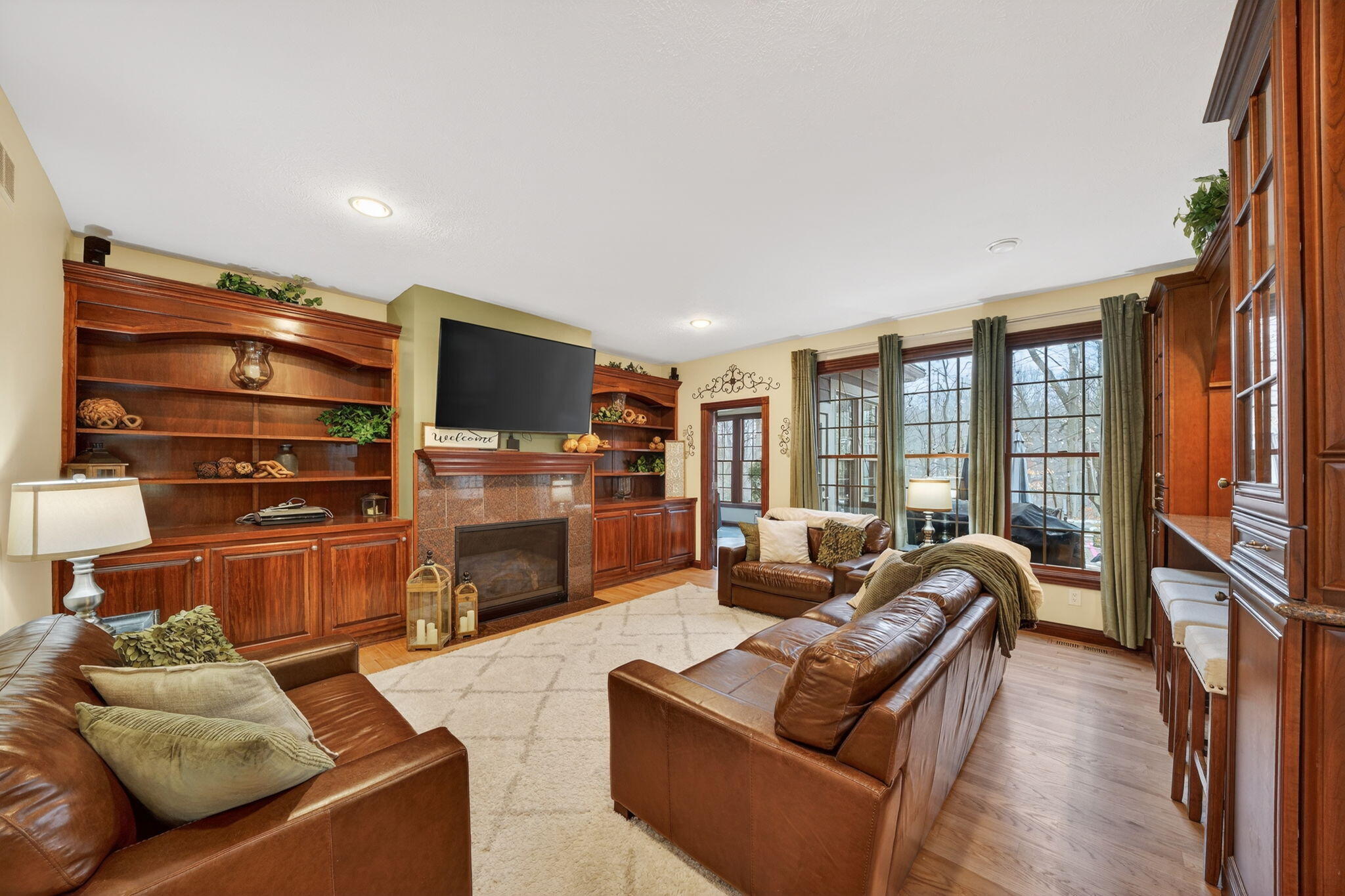 Stevensville, Michigan, 49127, United States, 5 Bedrooms Bedrooms, ,5 BathroomsBathrooms,Residential,Active,2008291