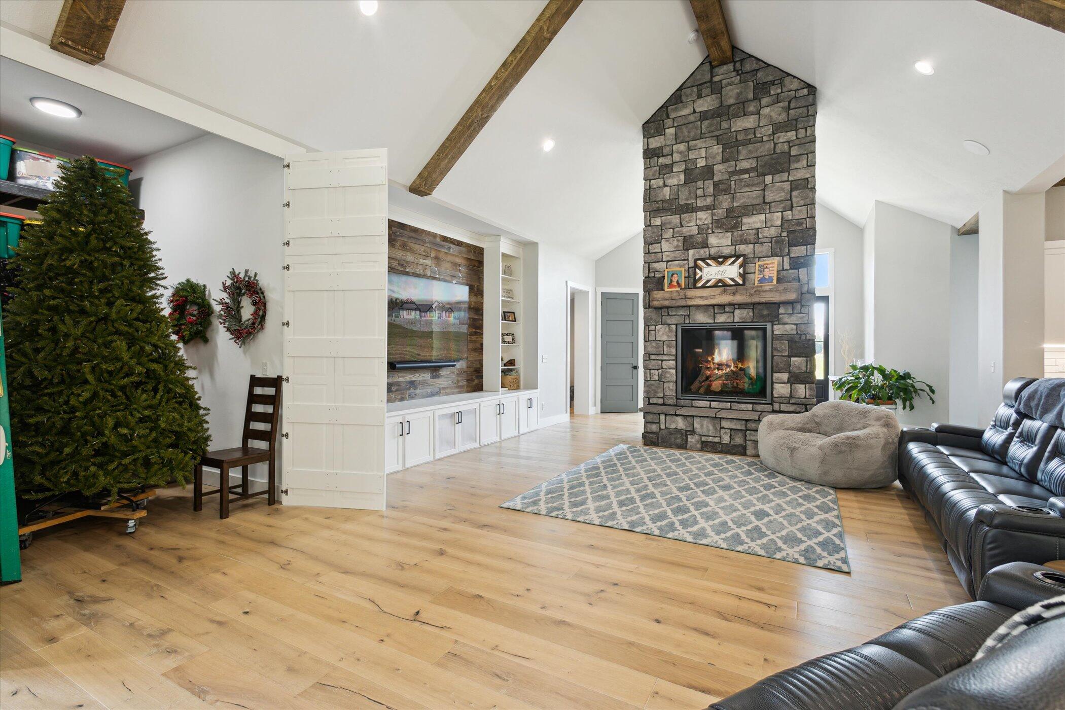 Niles, Michigan, 49120, United States, 5 Bedrooms Bedrooms, ,5 BathroomsBathrooms,Residential,Active,1769298