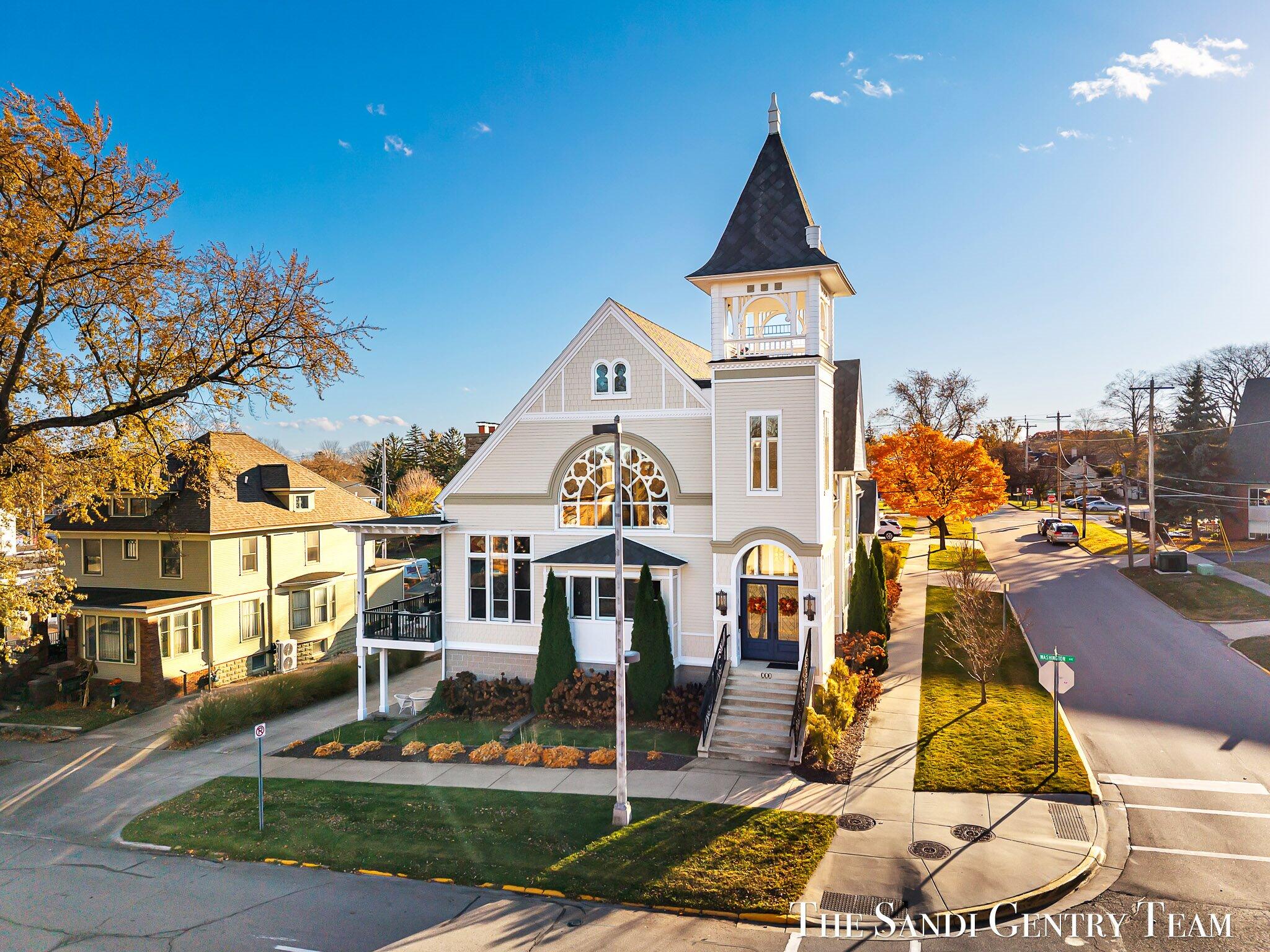 Grand Haven, Michigan, 49417, United States, 3 Bedrooms Bedrooms, ,6 BathroomsBathrooms,Residential,Active,1972168