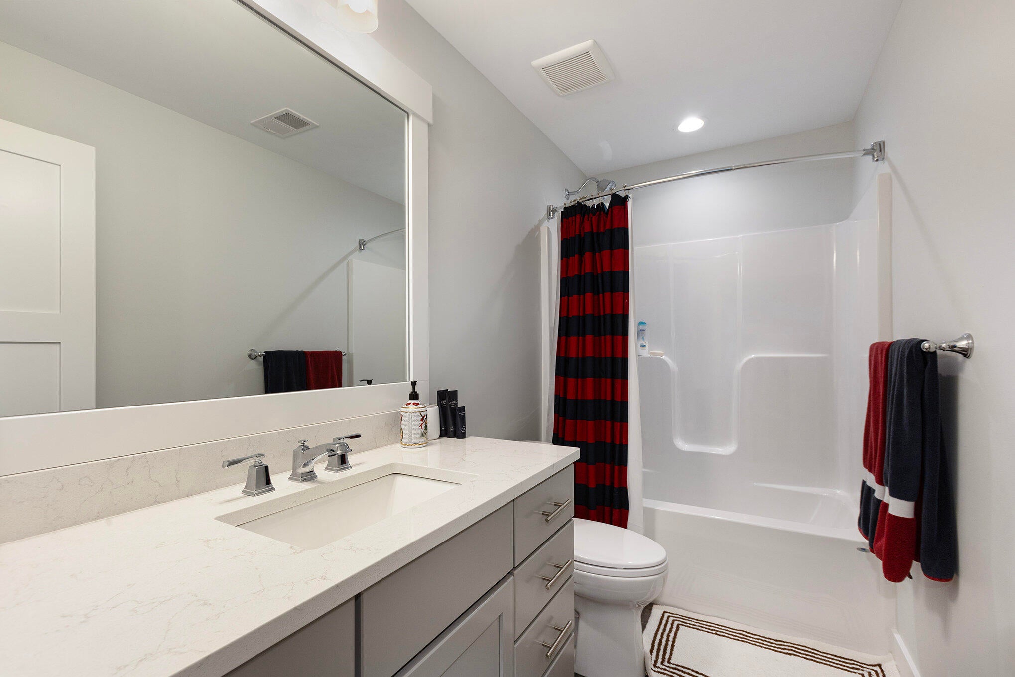 Grand Rapids, Michigan, 49525, United States, 4 Bedrooms Bedrooms, ,4 BathroomsBathrooms,Residential,Active,1987274