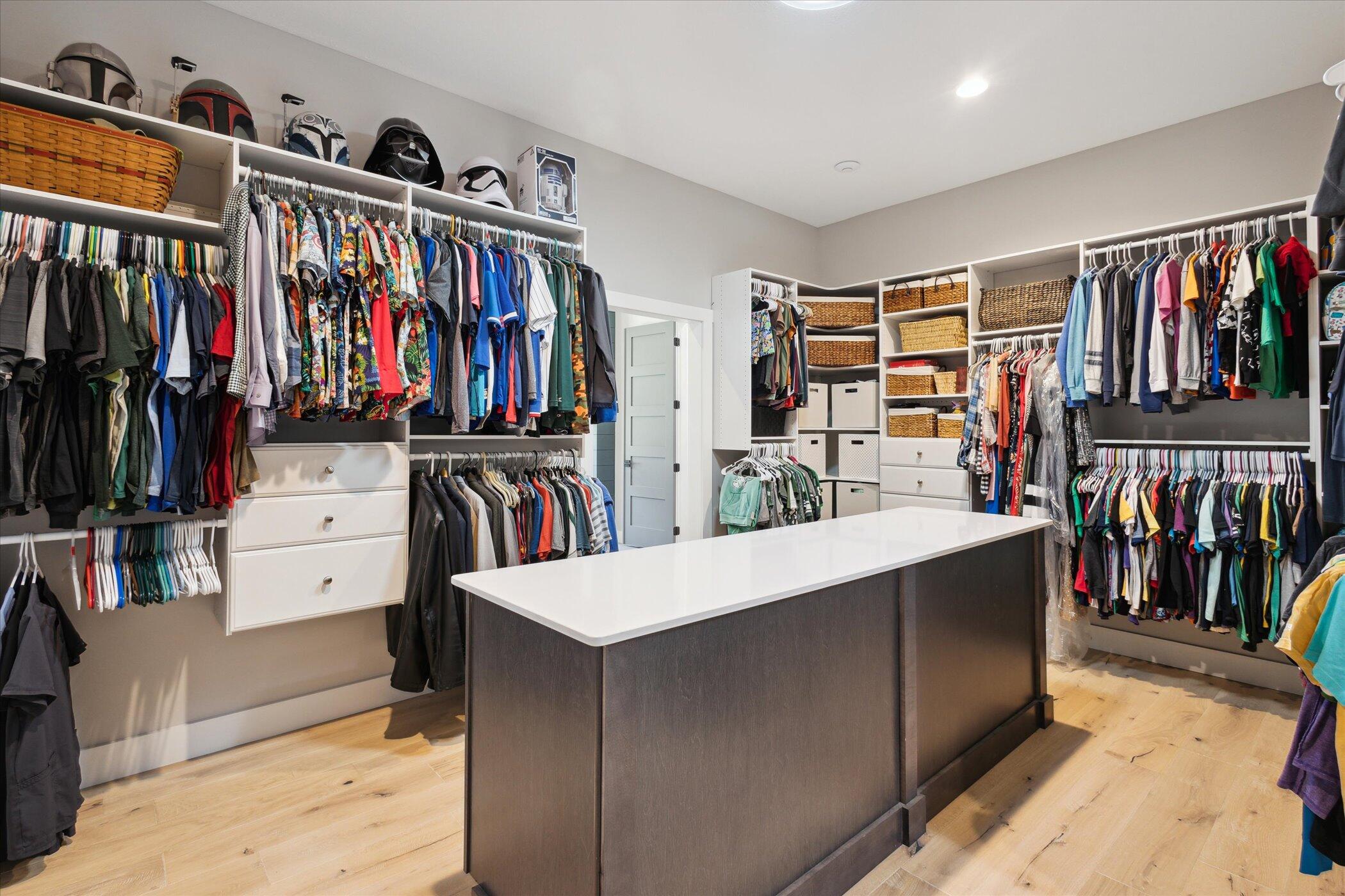 Niles, Michigan, 49120, United States, 5 Bedrooms Bedrooms, ,5 BathroomsBathrooms,Residential,Active,1769298