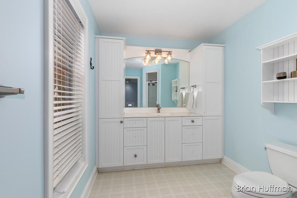 Grandville, Michigan, 49418, United States, 6 Bedrooms Bedrooms, ,9 BathroomsBathrooms,Residential,Active,1988461