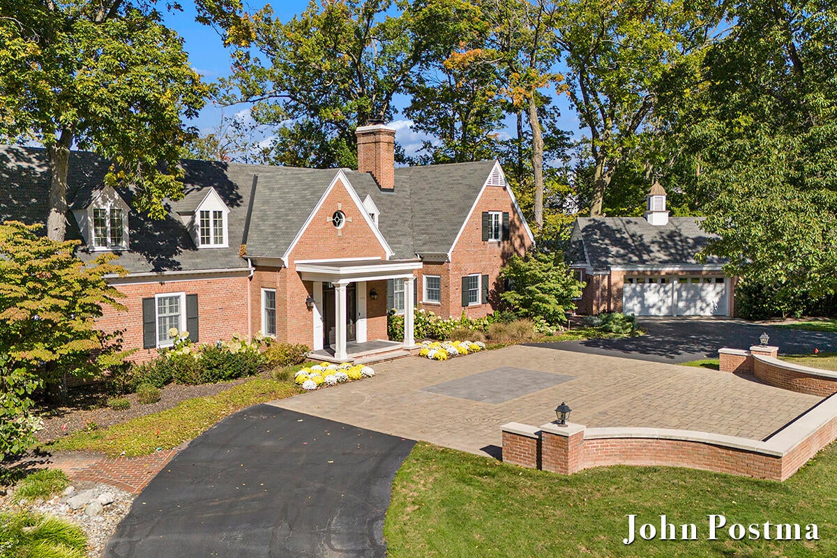 East Grand Rapids, Michigan, 49506, United States, 4 Bedrooms Bedrooms, ,6 BathroomsBathrooms,Residential,Active,2015444