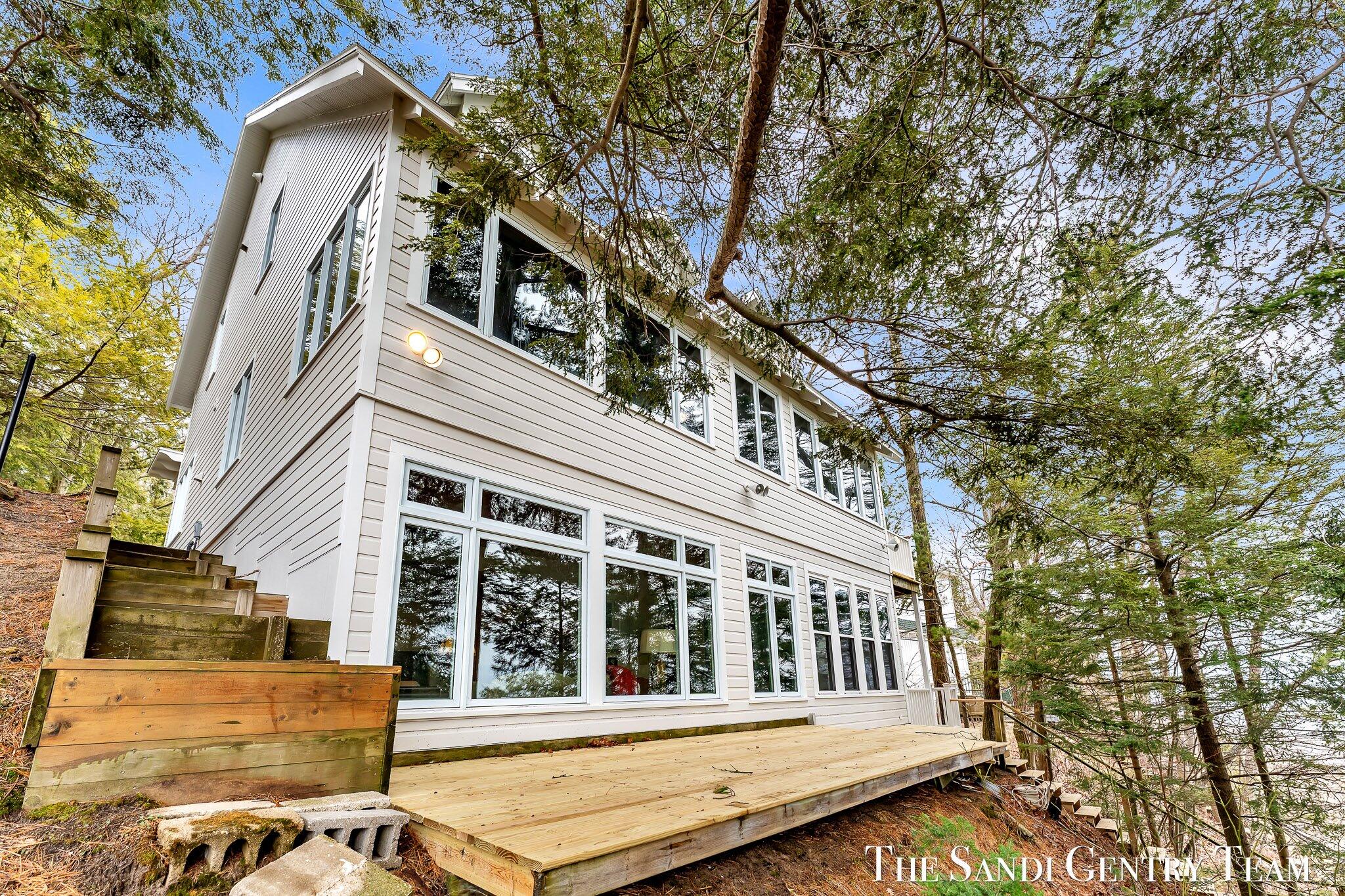 Grand Haven, Michigan, 49417, United States, ,4 BathroomsBathrooms,Residential,Active,1761642