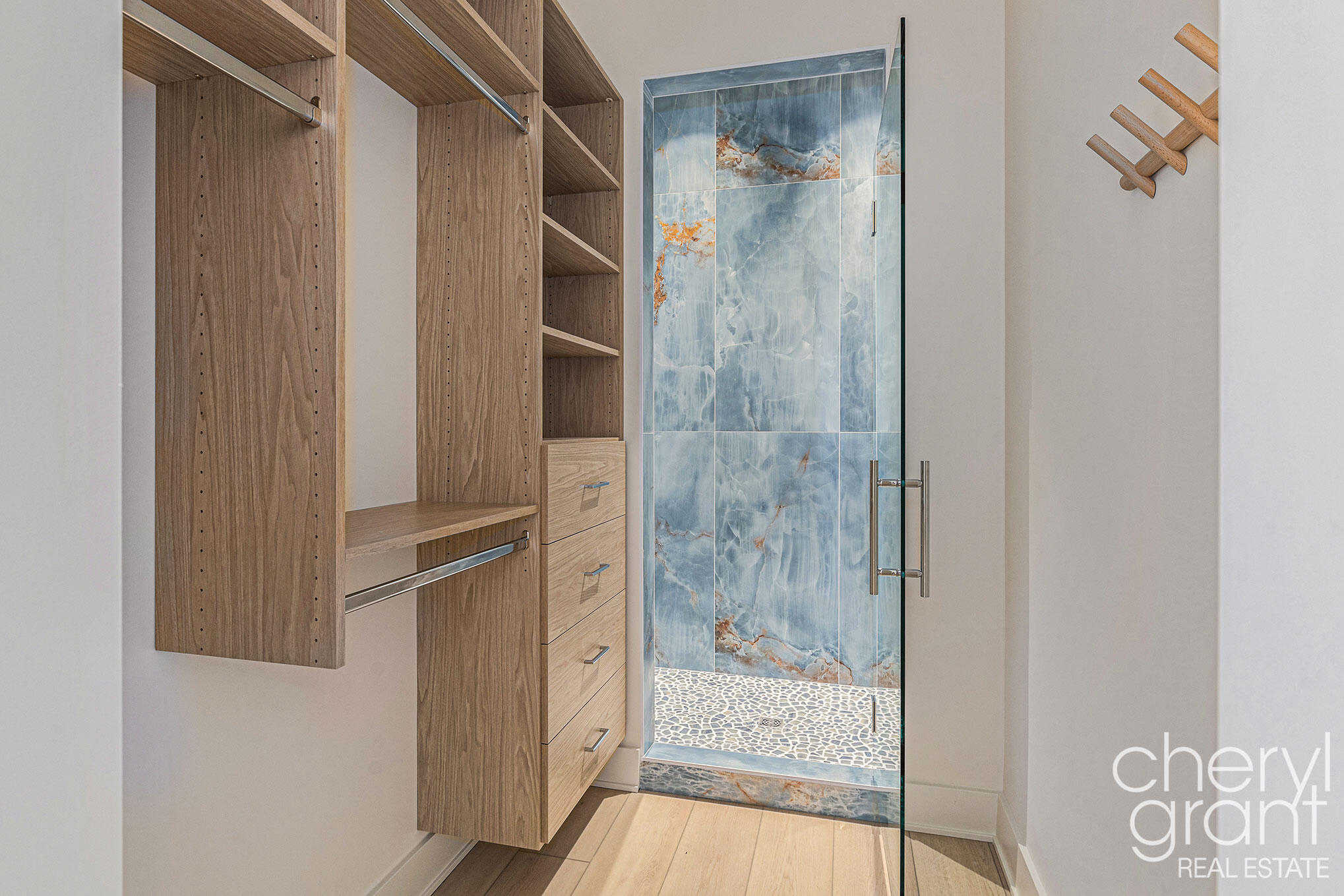 Fennville, Michigan, 49408, United States, 3 Bedrooms Bedrooms, ,4 BathroomsBathrooms,Residential,Active,1929432