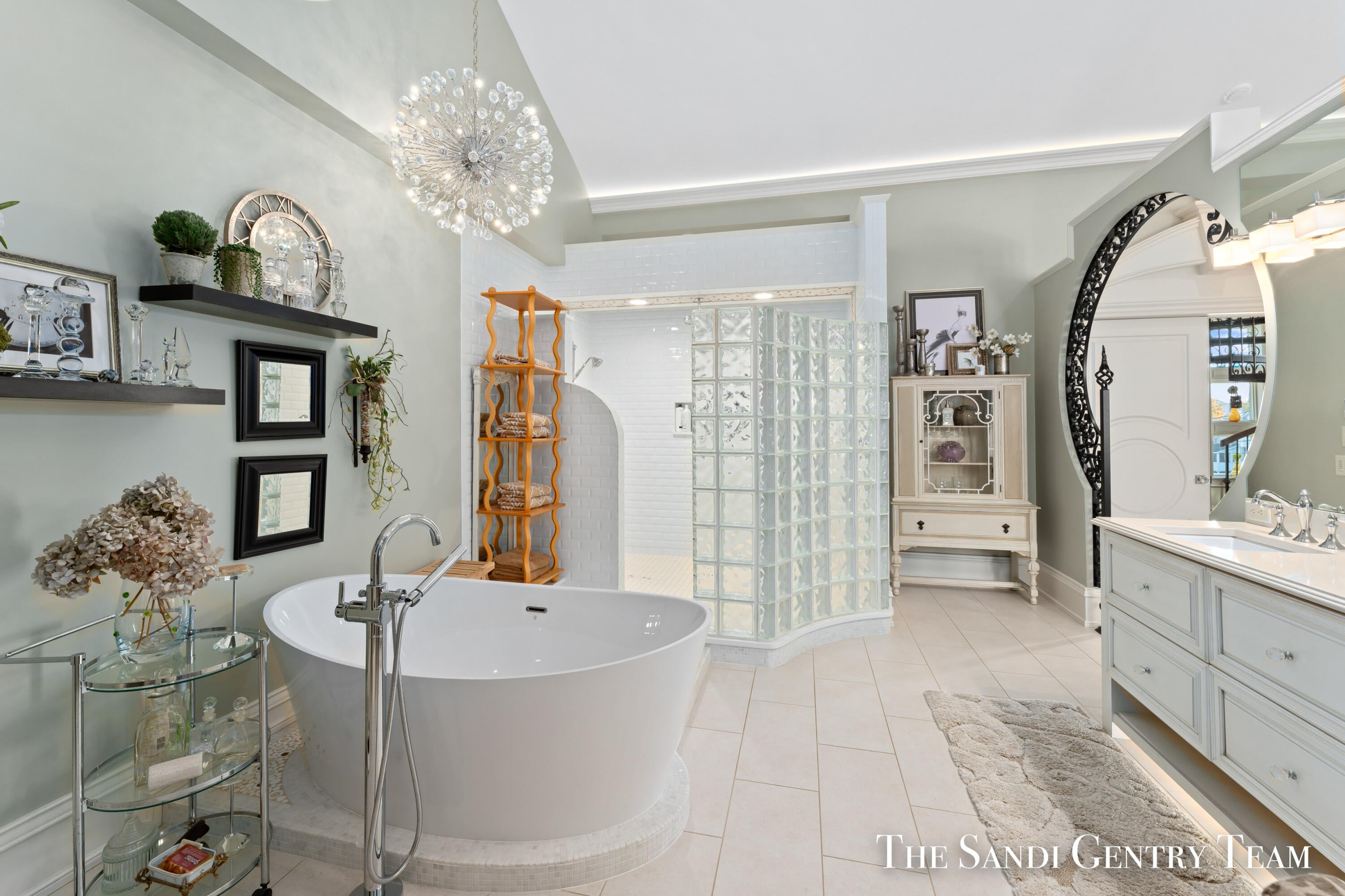 Grand Haven, Michigan, 49417, United States, 3 Bedrooms Bedrooms, ,6 BathroomsBathrooms,Residential,Active,1972168