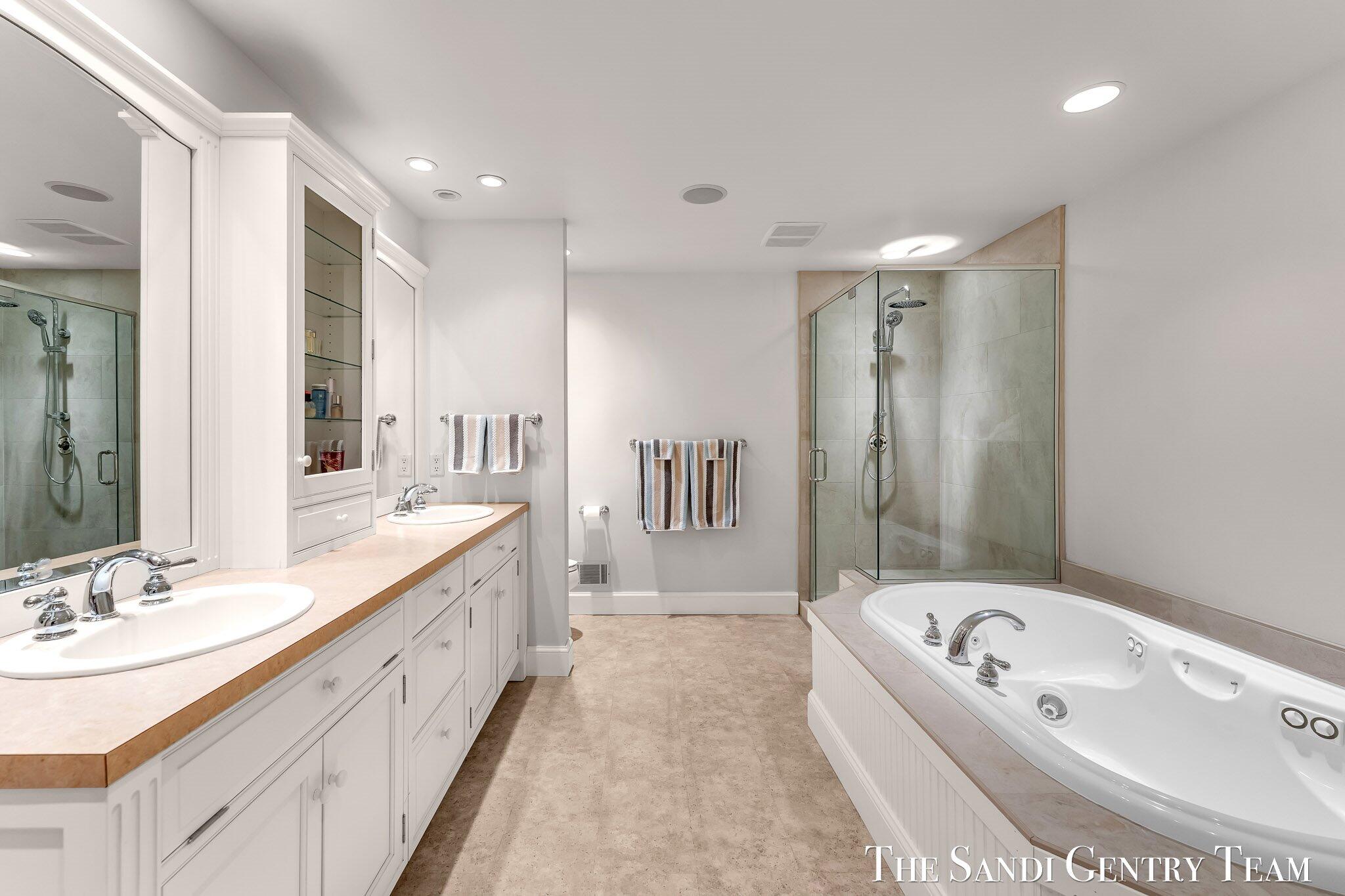 Grand Haven, Michigan, 49417, United States, ,4 BathroomsBathrooms,Residential,Active,1761642