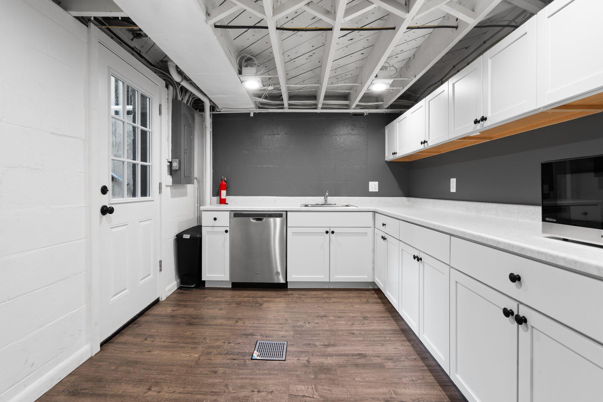 Ann Arbor, Michigan, 48104, United States, 4 Bedrooms Bedrooms, ,4 BathroomsBathrooms,Residential,Active,1831800