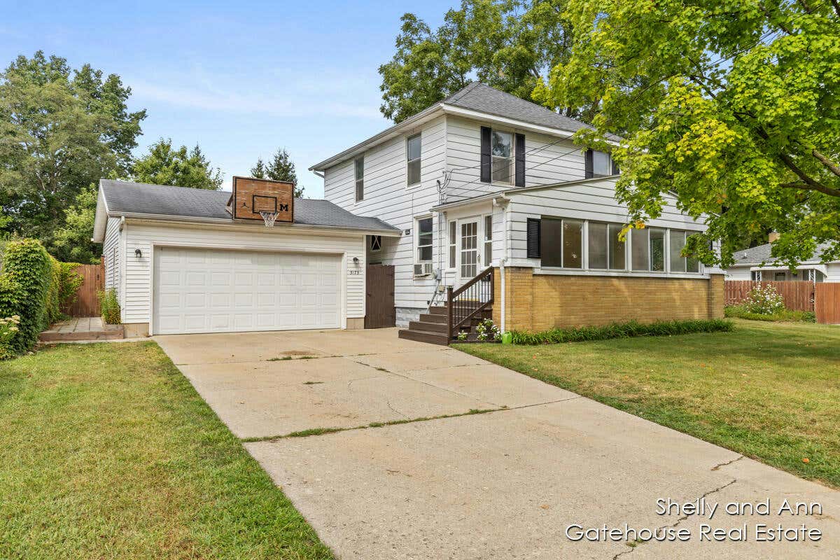 3173 LOCKE AVE SW, GRANDVILLE, MI 49418, photo 1 of 40