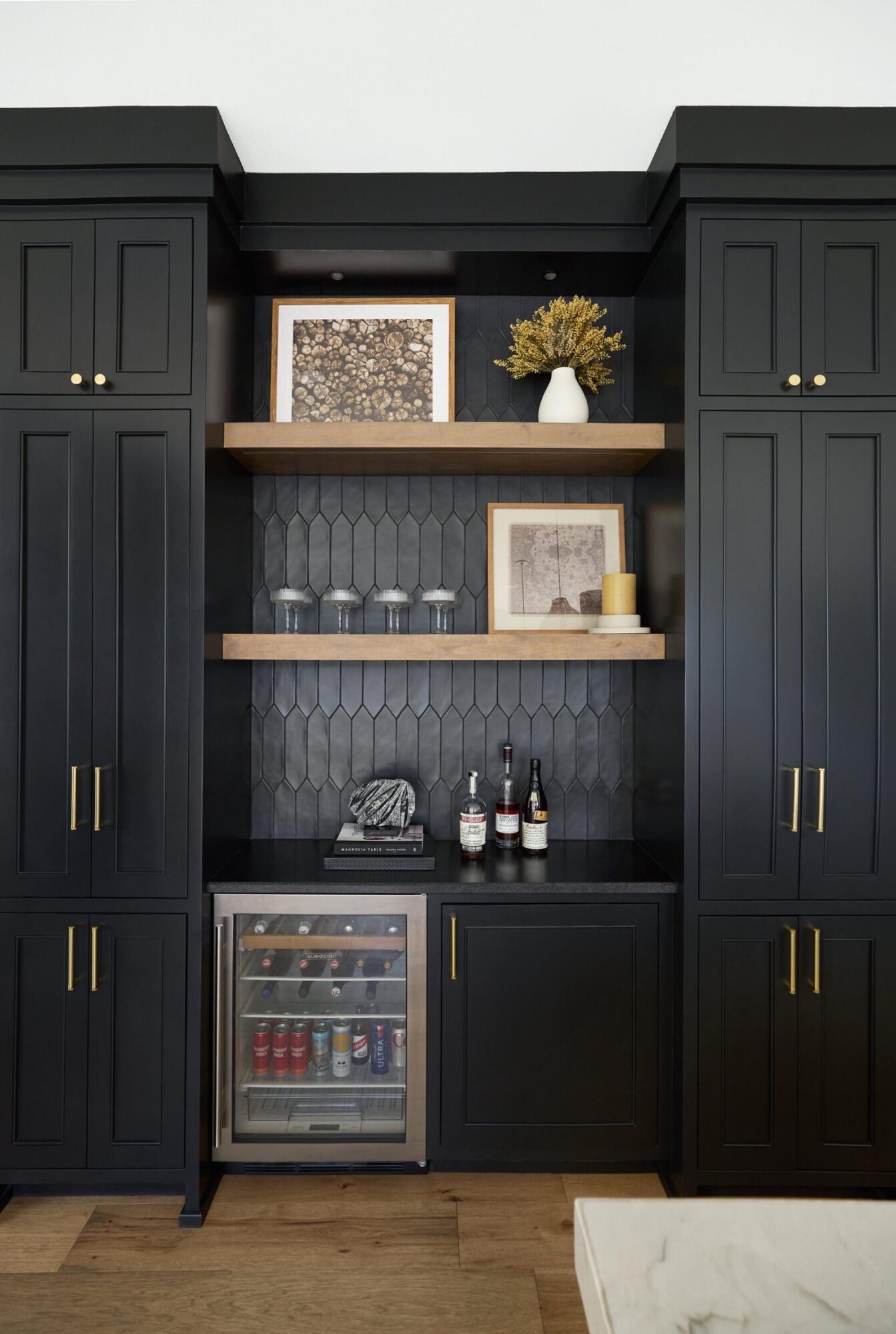 Saugatuck, Michigan, 49453, United States, ,5 BathroomsBathrooms,Residential,Pending,1769548