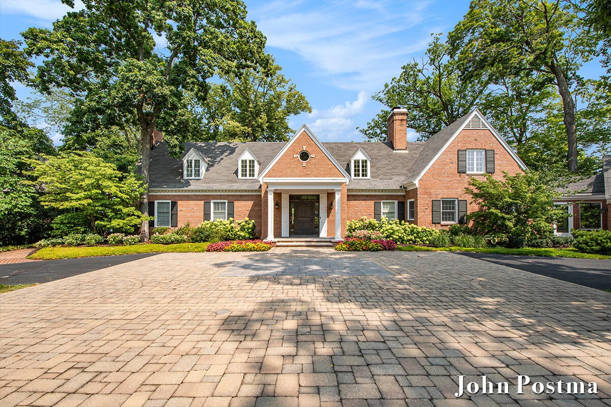 East Grand Rapids, Michigan, 49506, United States, 4 Bedrooms Bedrooms, ,6 BathroomsBathrooms,Residential,Active,2015444