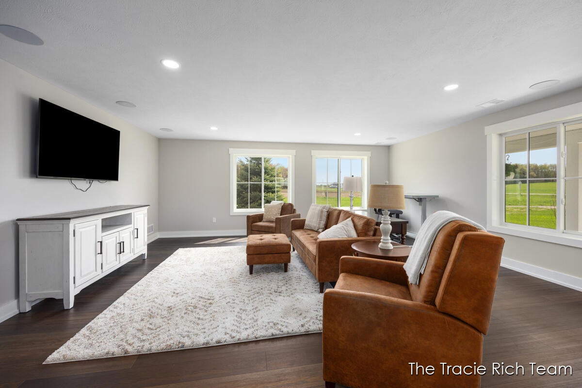 Rockford, Michigan, 49341, United States, 5 Bedrooms Bedrooms, ,5 BathroomsBathrooms,Residential,Active,1929409