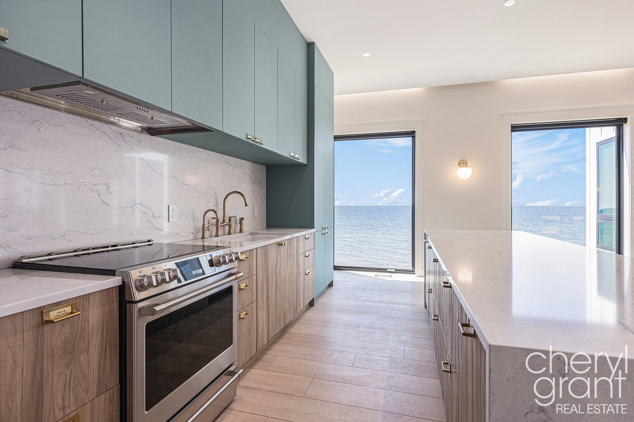 Fennville, Michigan, 49408, United States, 3 Bedrooms Bedrooms, ,4 BathroomsBathrooms,Residential,Active,1929432