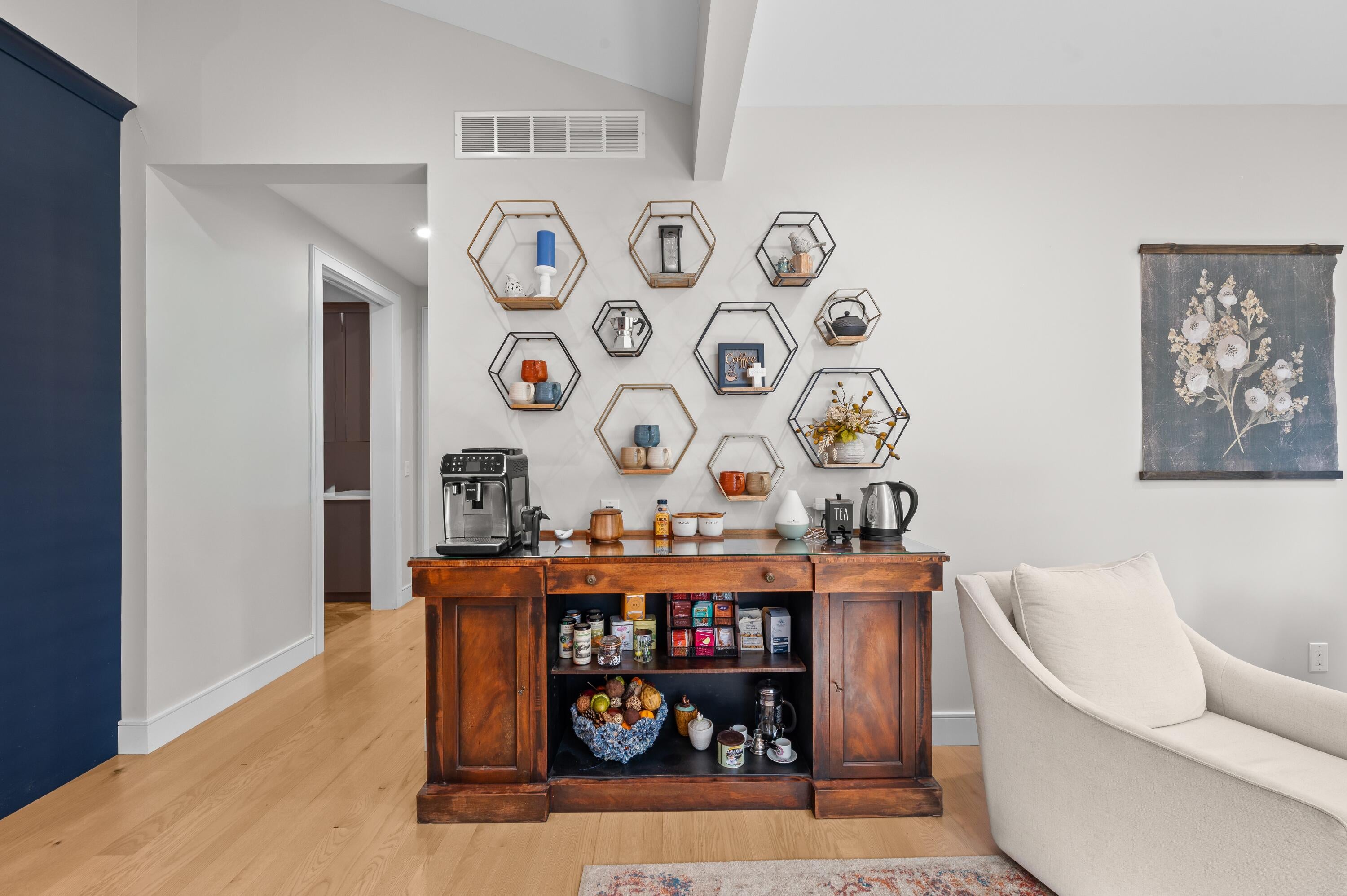 St. Joseph, Michigan, 49085, United States, 6 Bedrooms Bedrooms, ,6 BathroomsBathrooms,Residential,Active,1985598