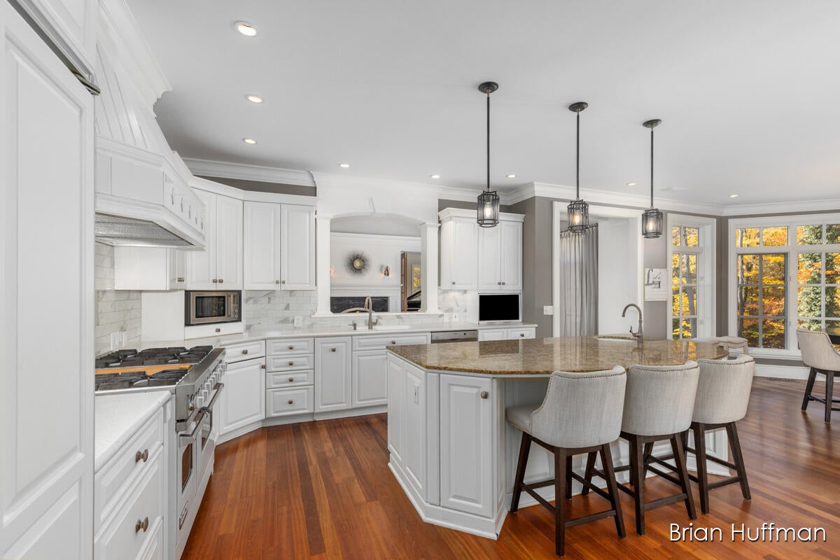 Grandville, Michigan, 49418, United States, 6 Bedrooms Bedrooms, ,9 BathroomsBathrooms,Residential,Active,1988461