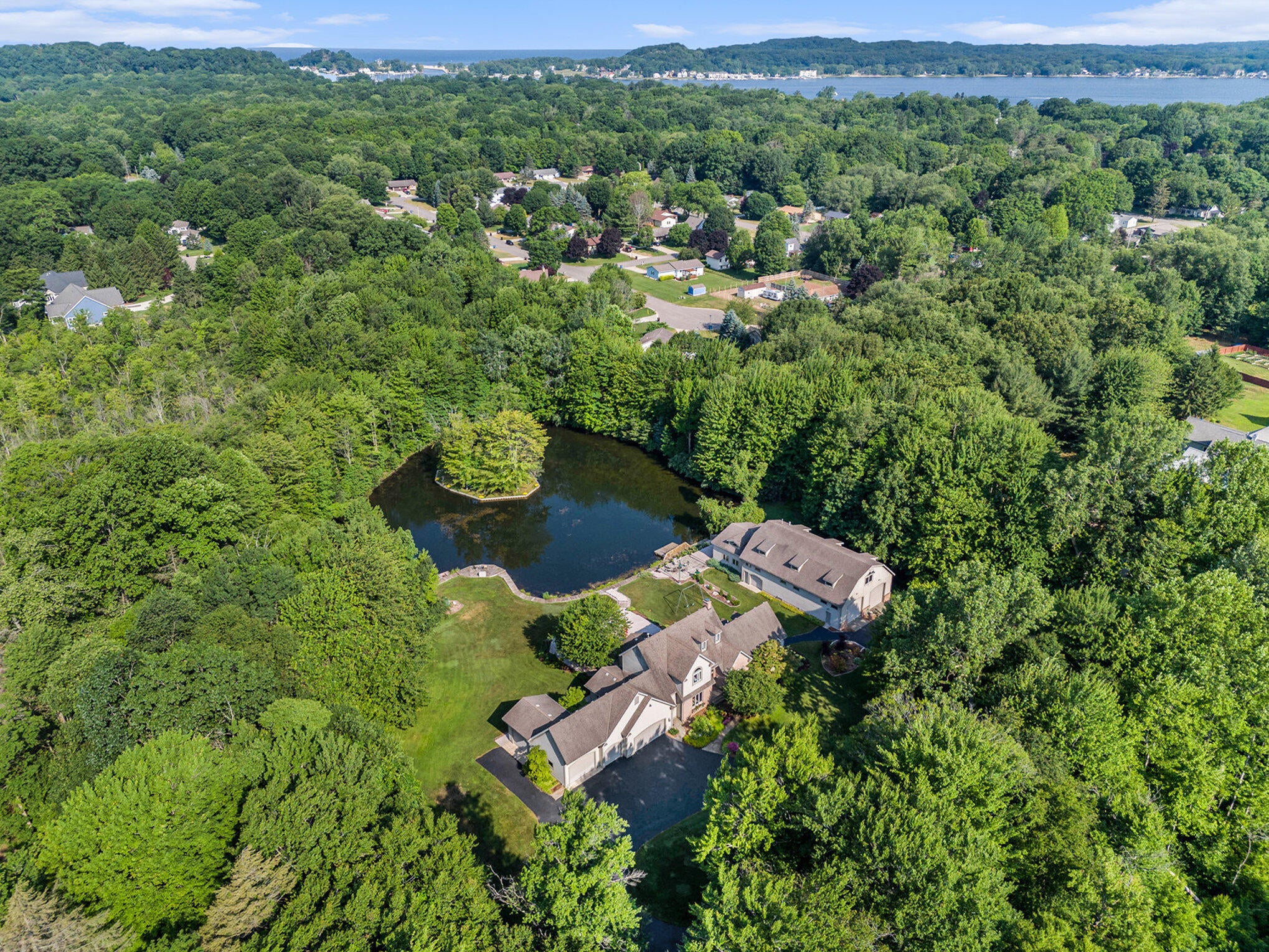 Holland, Michigan, 49423, United States, 4 Bedrooms Bedrooms, ,4 BathroomsBathrooms,Residential,Active,1914588