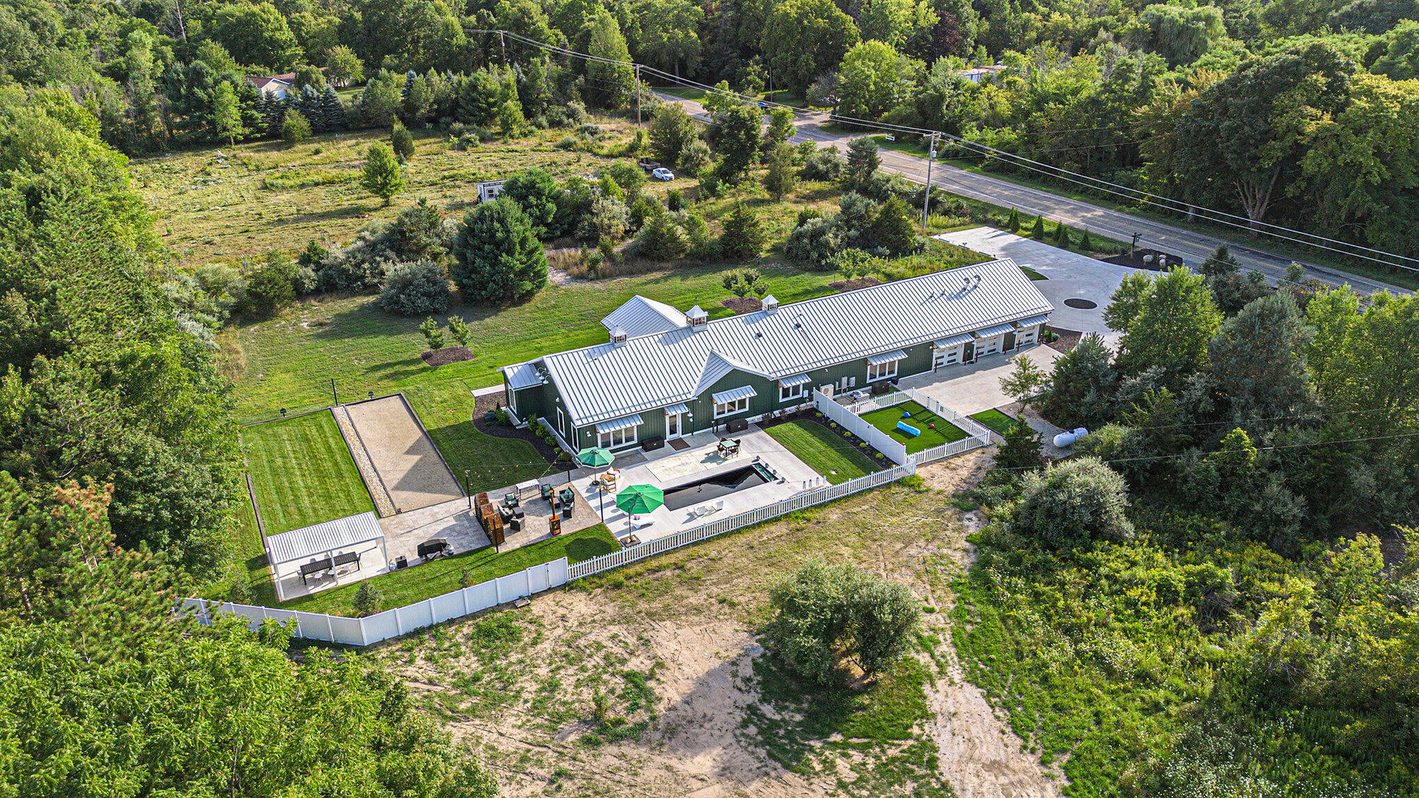 Fennville, Michigan, 49408, United States, 4 Bedrooms Bedrooms, ,4 BathroomsBathrooms,Residential,Active,1964494