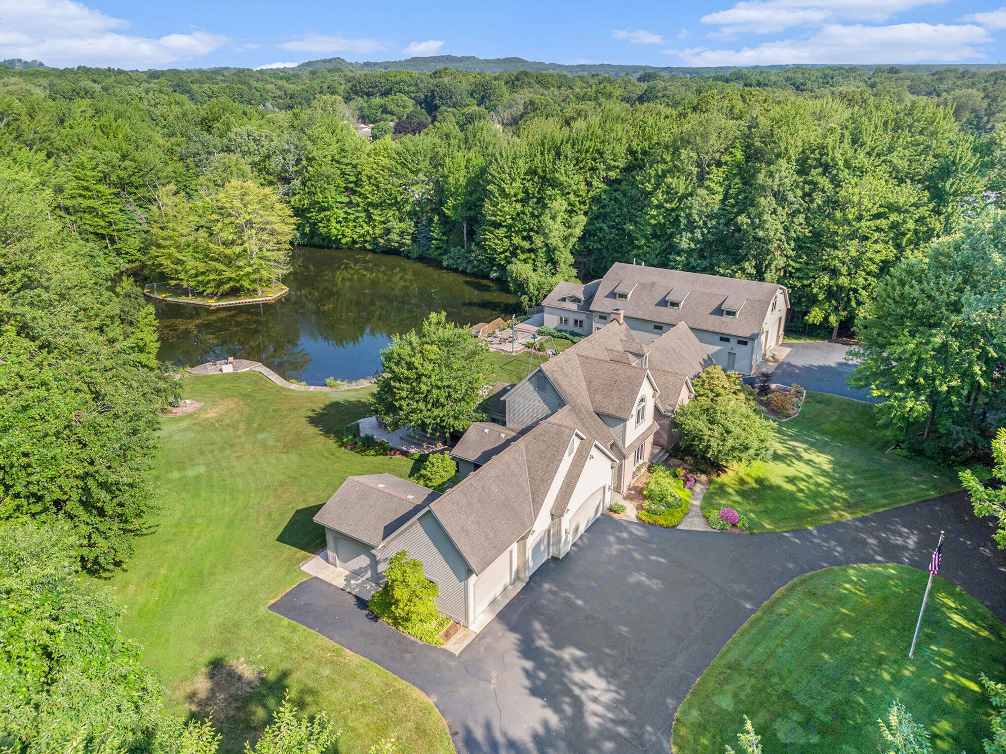 Holland, Michigan, 49423, United States, 4 Bedrooms Bedrooms, ,4 BathroomsBathrooms,Residential,Active,1914588