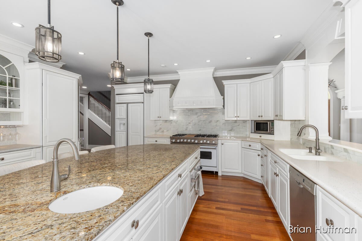 Grandville, Michigan, 49418, United States, 6 Bedrooms Bedrooms, ,9 BathroomsBathrooms,Residential,Active,1988461