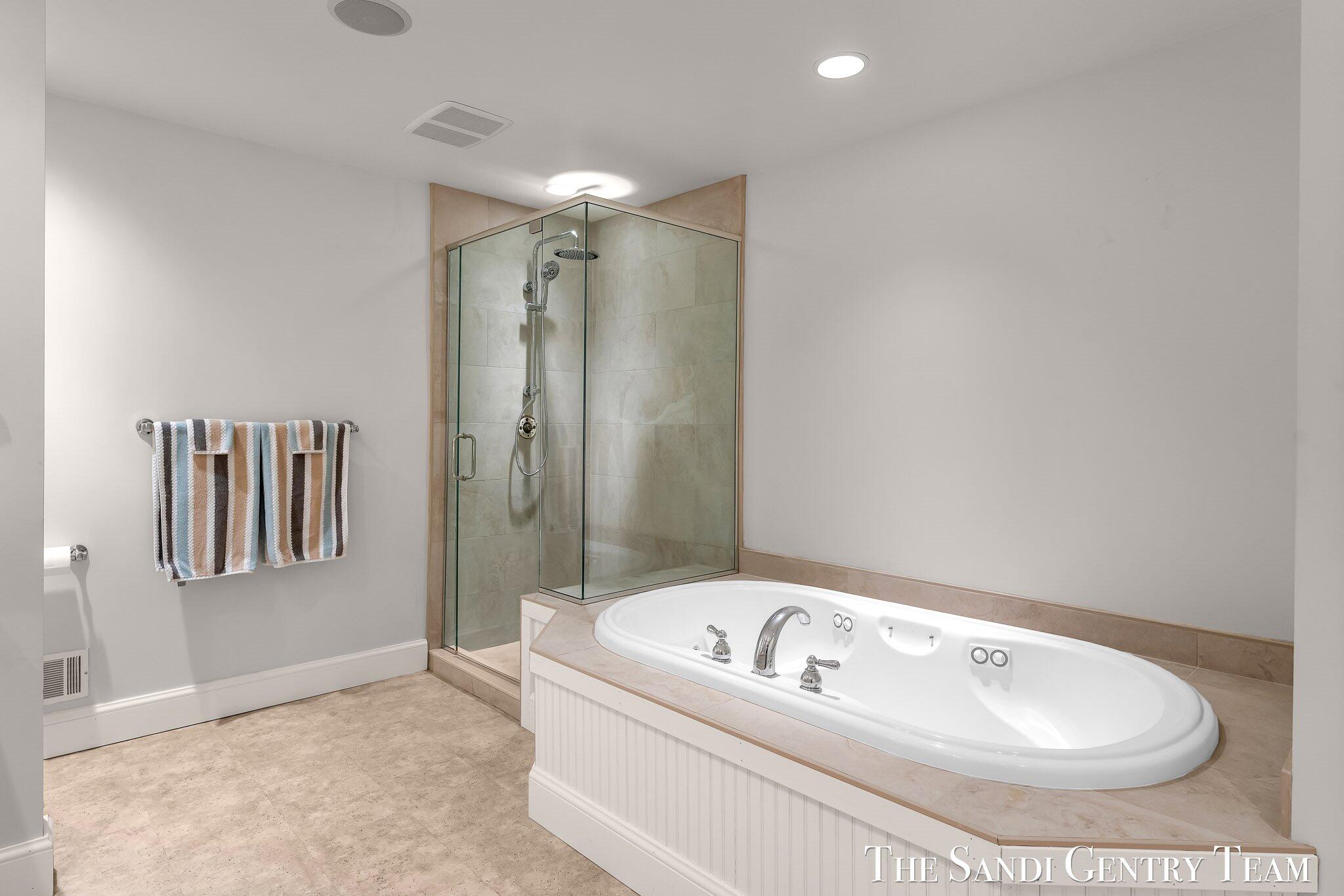Grand Haven, Michigan, 49417, United States, ,4 BathroomsBathrooms,Residential,Active,1761642