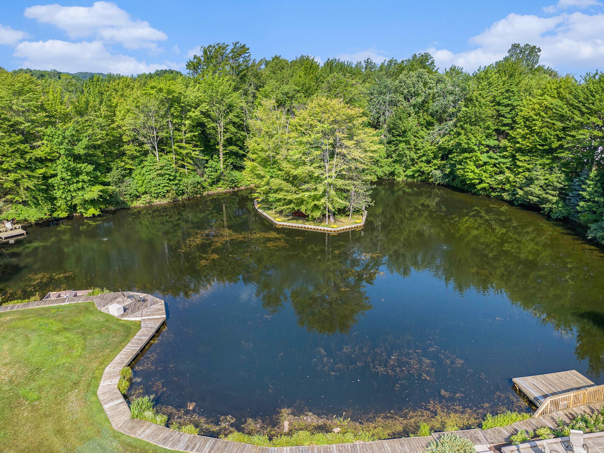 Holland, Michigan, 49423, United States, 4 Bedrooms Bedrooms, ,4 BathroomsBathrooms,Residential,Active,1914588
