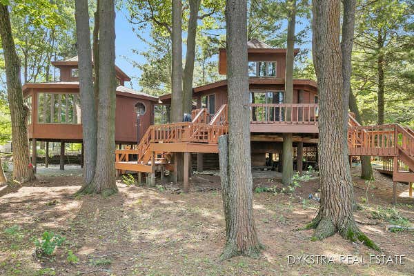 9233 W SILVER LAKE RD, MEARS, MI 49436 - Image 1