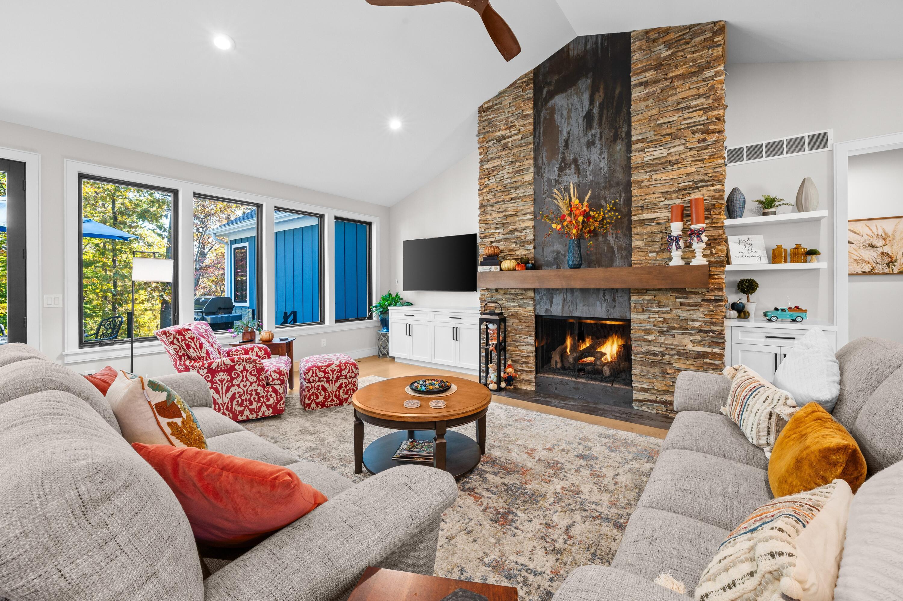 St. Joseph, Michigan, 49085, United States, 6 Bedrooms Bedrooms, ,6 BathroomsBathrooms,Residential,Active,1985598