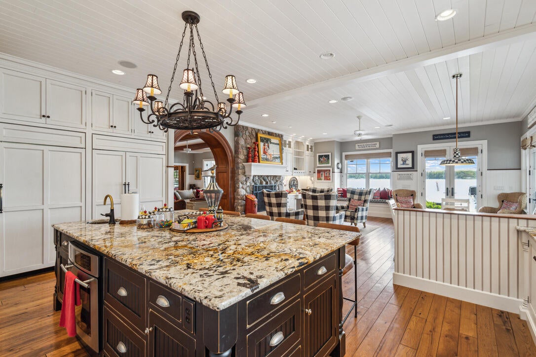 White Pigeon, Michigan, 49099, United States, 9 Bedrooms Bedrooms, ,9 BathroomsBathrooms,Residential,Active,1849554