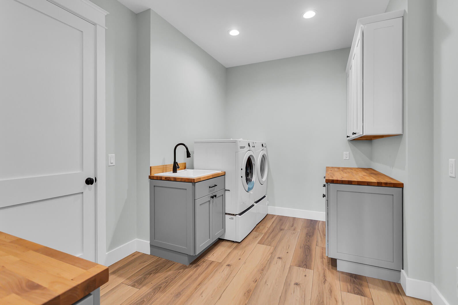 Manitou Beach, Michigan, 49253, United States, 5 Bedrooms Bedrooms, ,4 BathroomsBathrooms,Residential,Active,1989794