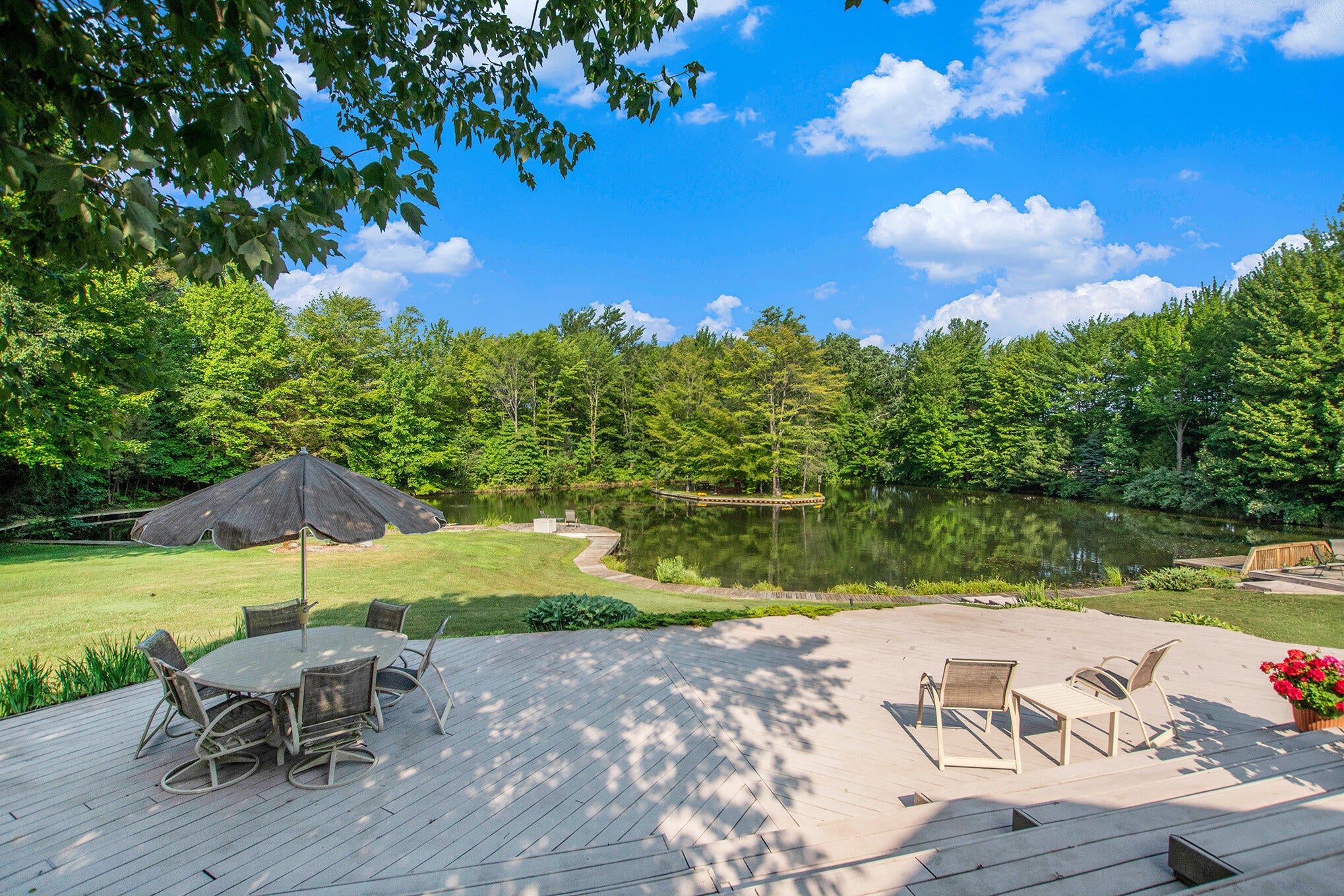 Holland, Michigan, 49423, United States, 4 Bedrooms Bedrooms, ,4 BathroomsBathrooms,Residential,Active,1914588