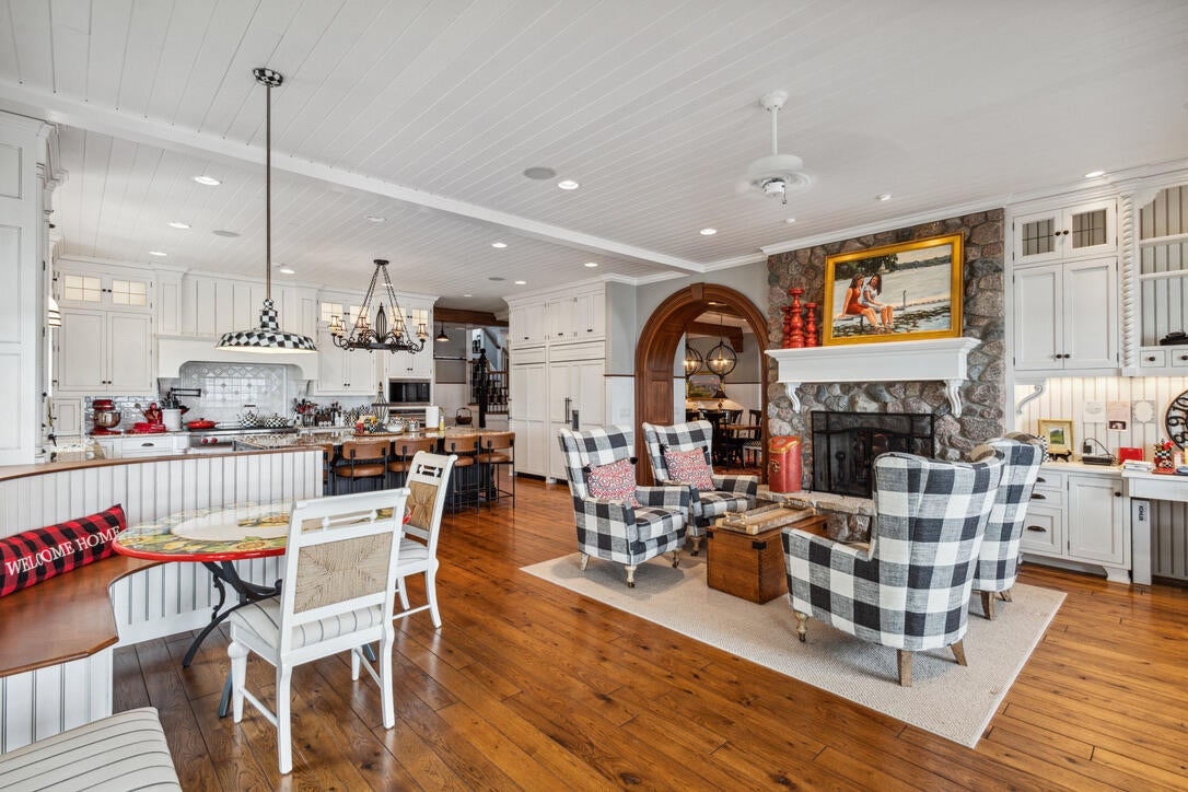 White Pigeon, Michigan, 49099, United States, 9 Bedrooms Bedrooms, ,9 BathroomsBathrooms,Residential,Active,1849554