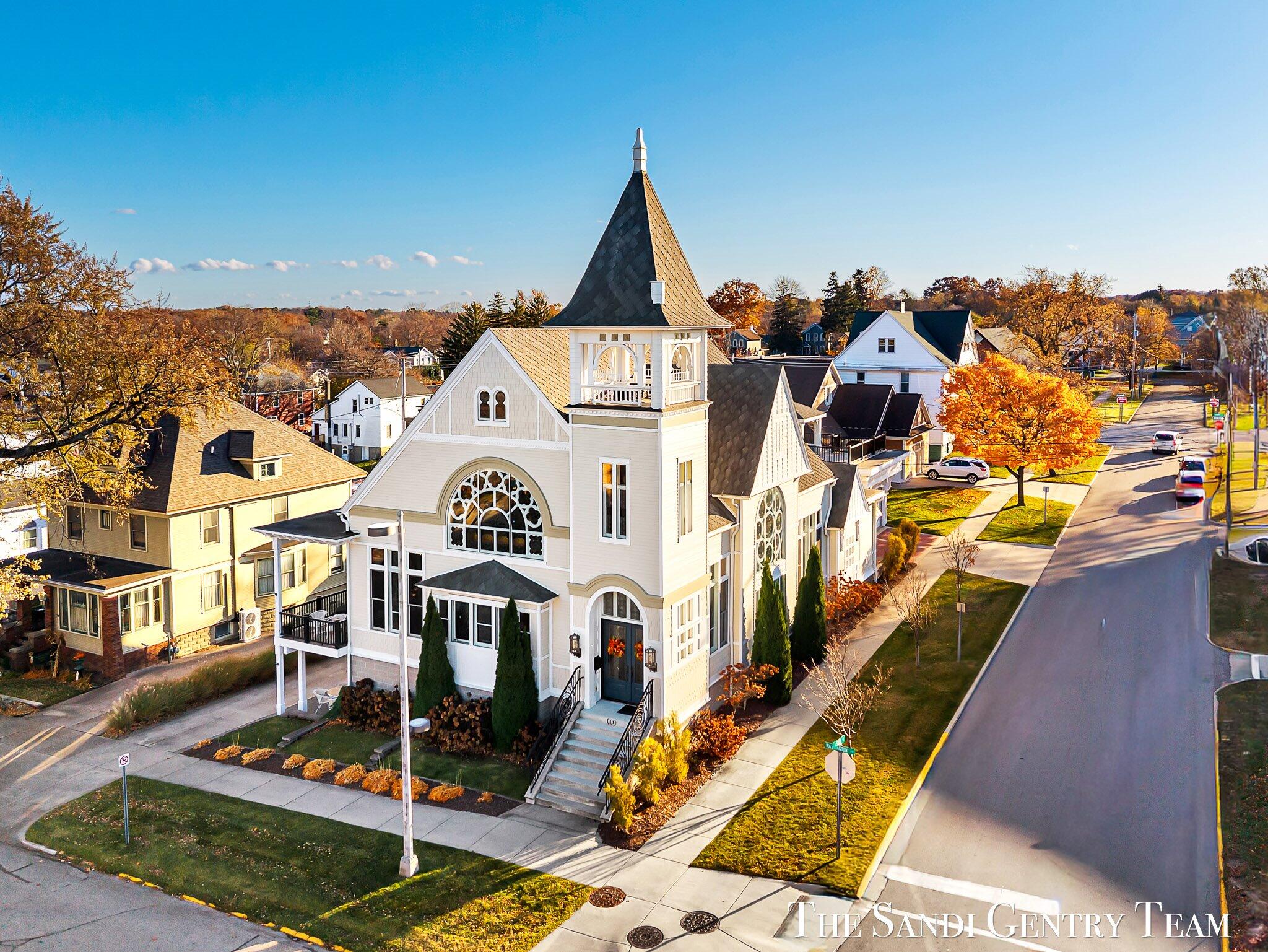 Grand Haven, Michigan, 49417, United States, 3 Bedrooms Bedrooms, ,6 BathroomsBathrooms,Residential,Active,1972168