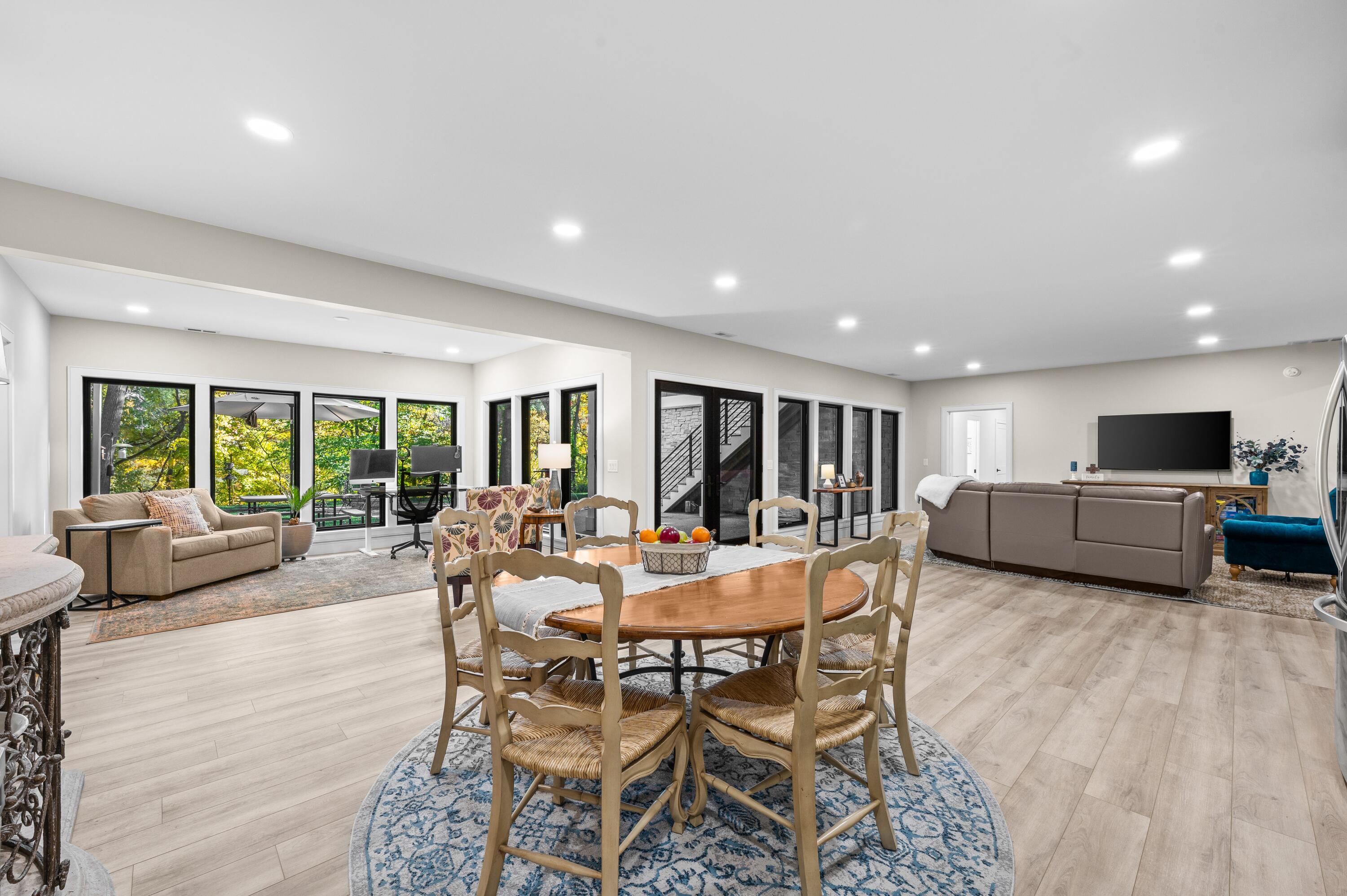 St. Joseph, Michigan, 49085, United States, 6 Bedrooms Bedrooms, ,6 BathroomsBathrooms,Residential,Active,1985598