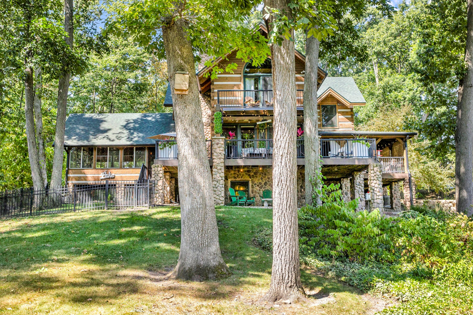 Horton, Michigan, 49246, United States, 5 Bedrooms Bedrooms, ,3 BathroomsBathrooms,Residential,Active,1944098