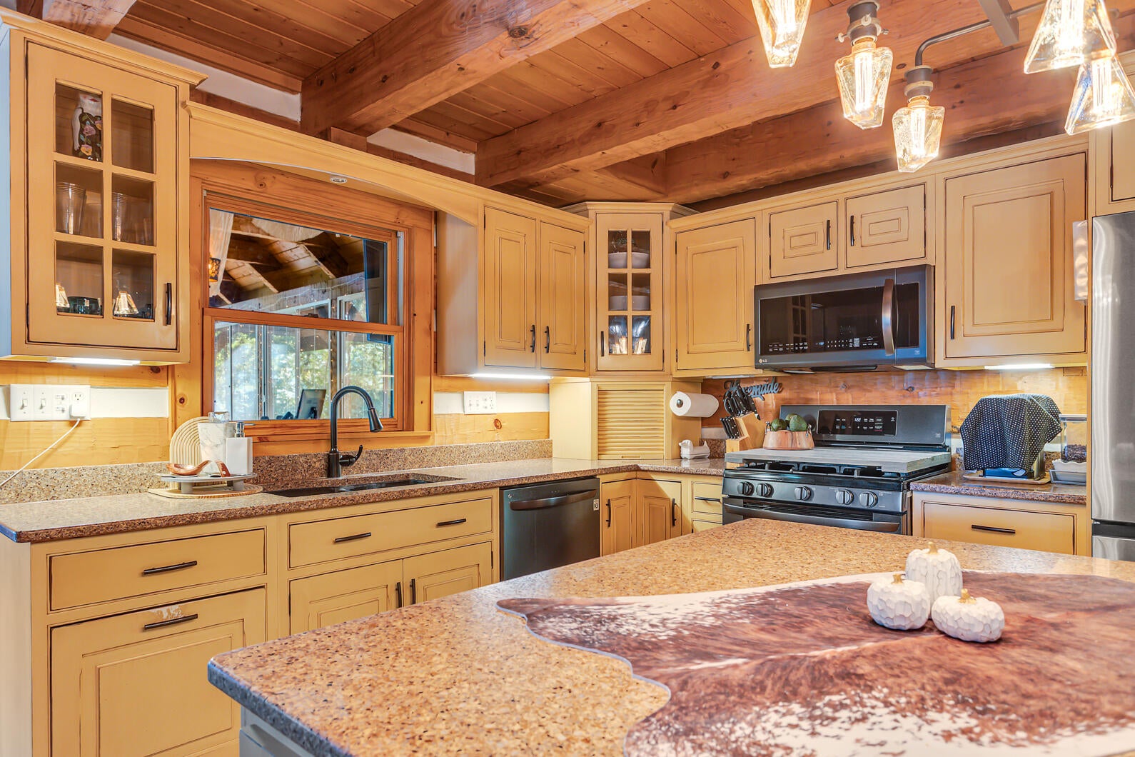 Horton, Michigan, 49246, United States, 5 Bedrooms Bedrooms, ,3 BathroomsBathrooms,Residential,Active,1944098