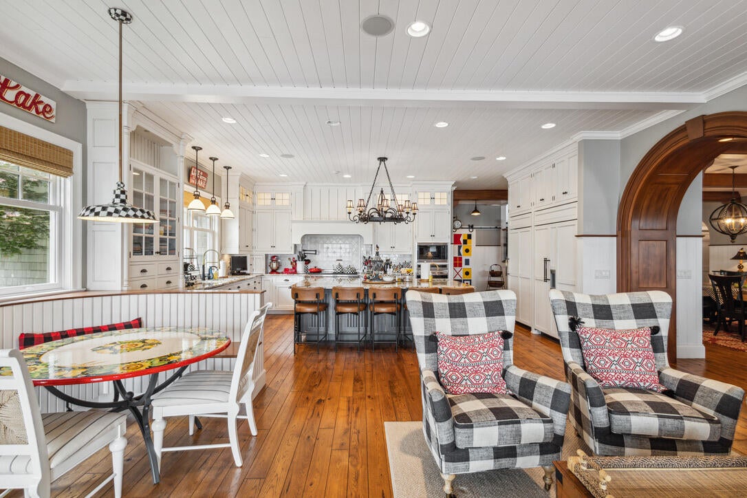 White Pigeon, Michigan, 49099, United States, 9 Bedrooms Bedrooms, ,9 BathroomsBathrooms,Residential,Active,1849554