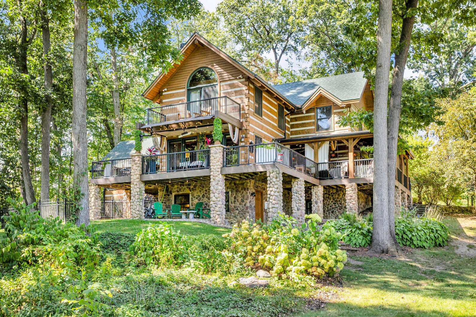 Horton, Michigan, 49246, United States, 5 Bedrooms Bedrooms, ,3 BathroomsBathrooms,Residential,Active,1944098