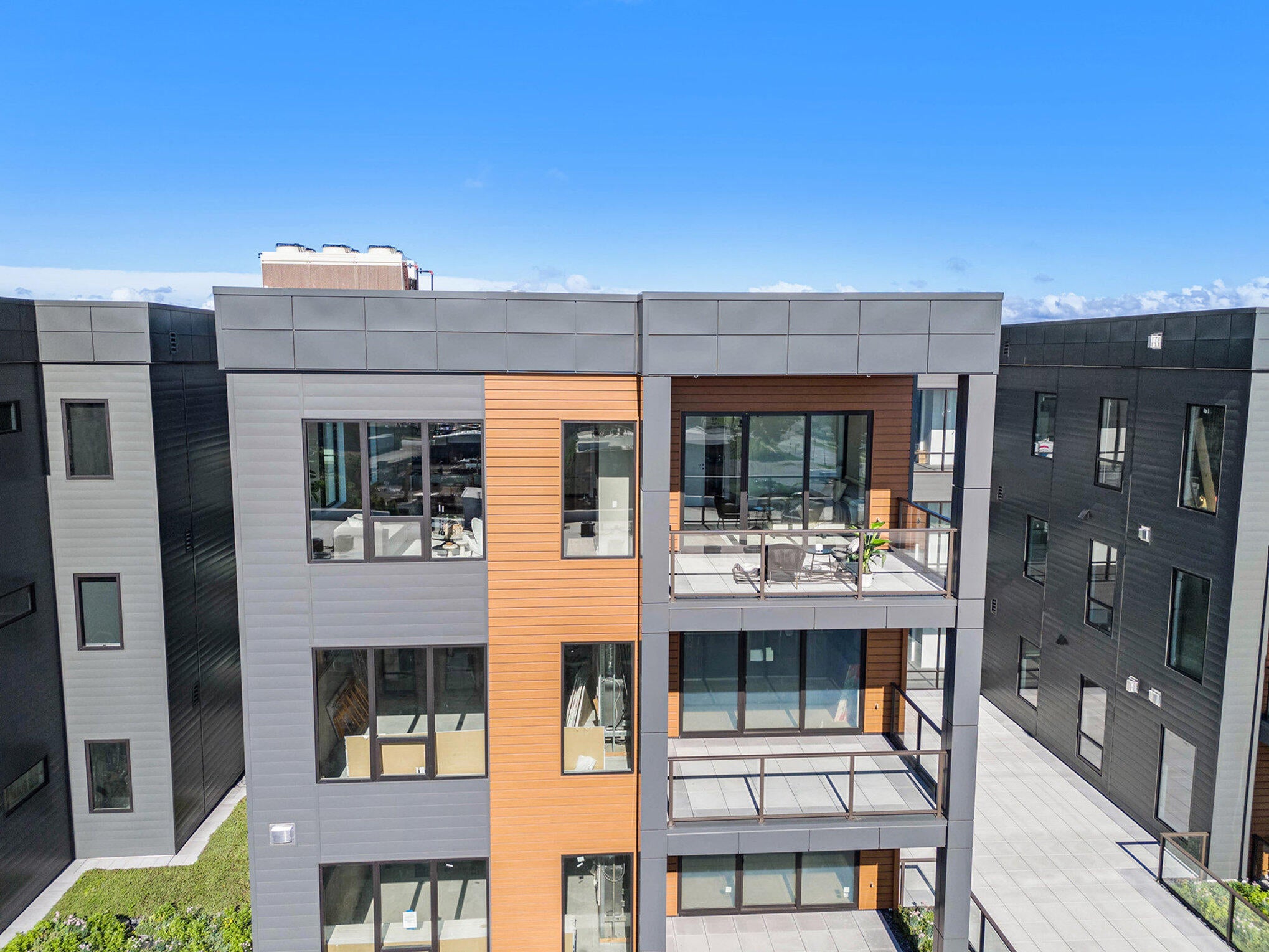 Holland, Michigan, 49423, United States, 2 Bedrooms Bedrooms, ,2 BathroomsBathrooms,Residential,Active,1953402