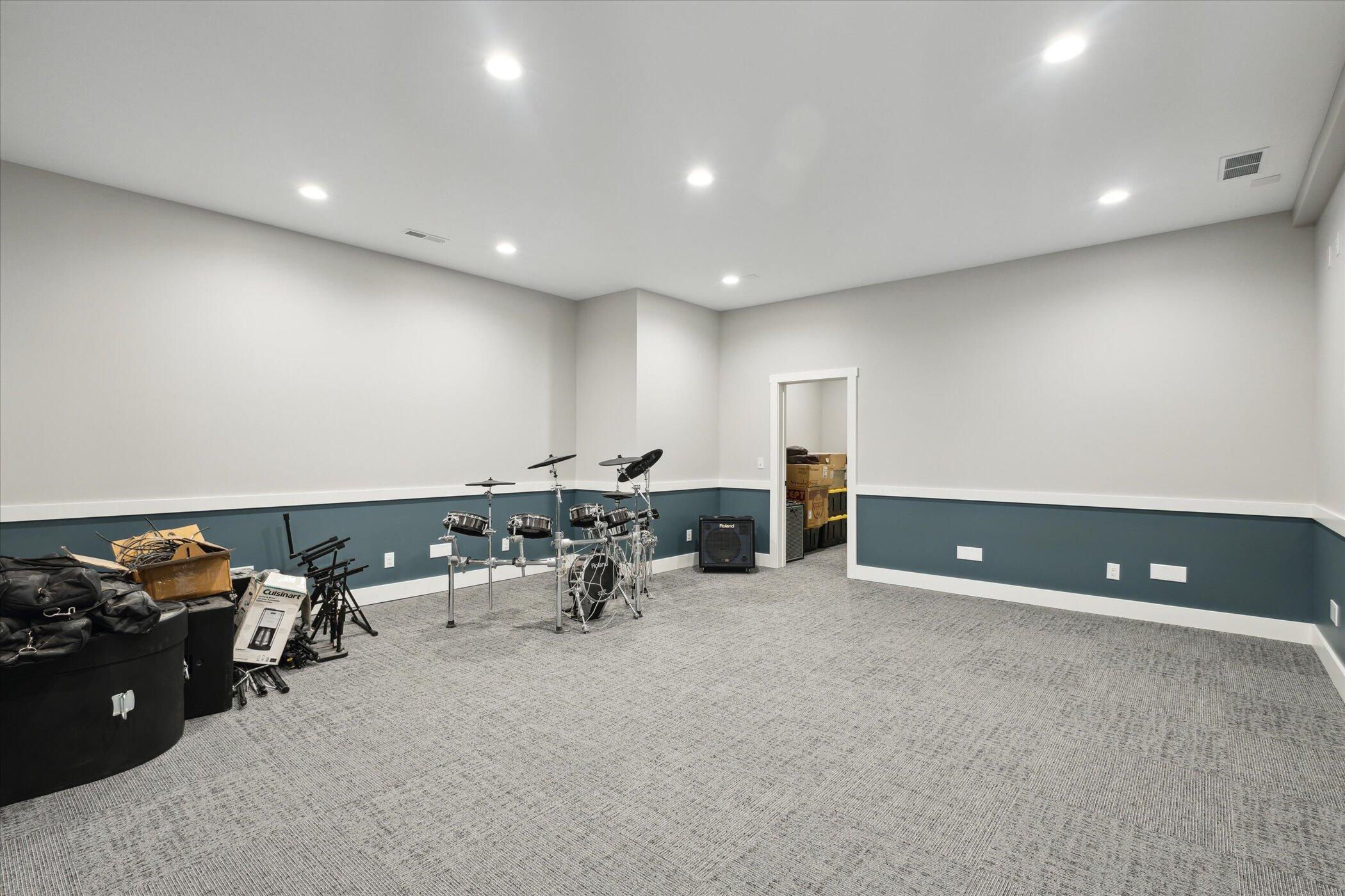 Niles, Michigan, 49120, United States, 5 Bedrooms Bedrooms, ,5 BathroomsBathrooms,Residential,Active,1769298