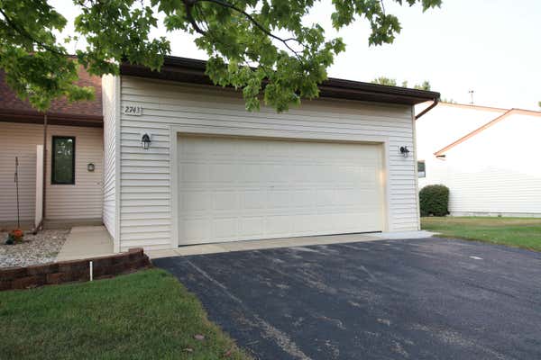 2743 STONEBLUFF DR SW, WYOMING, MI 49519 - Image 1