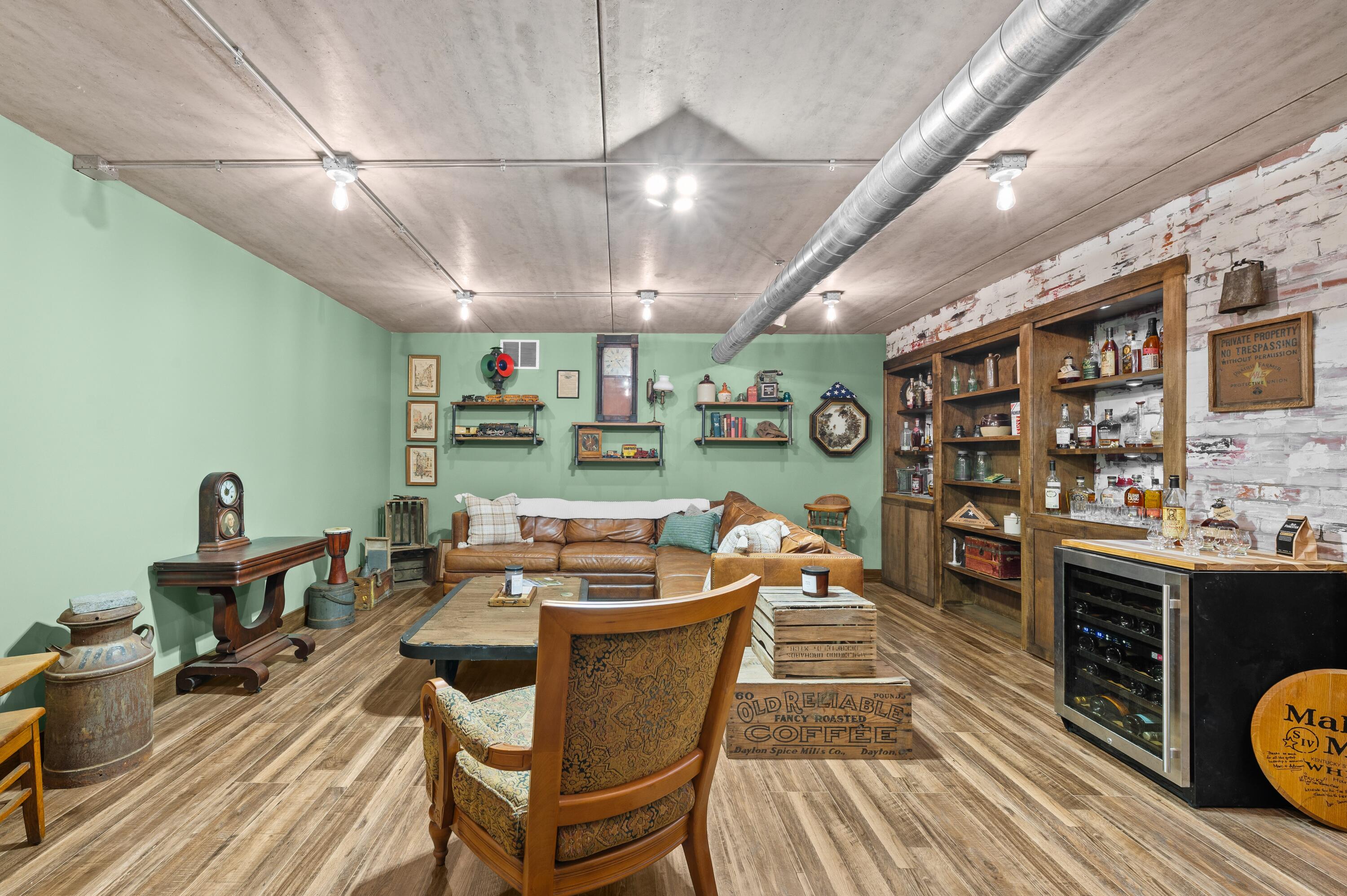 St. Joseph, Michigan, 49085, United States, 6 Bedrooms Bedrooms, ,6 BathroomsBathrooms,Residential,Active,1985598