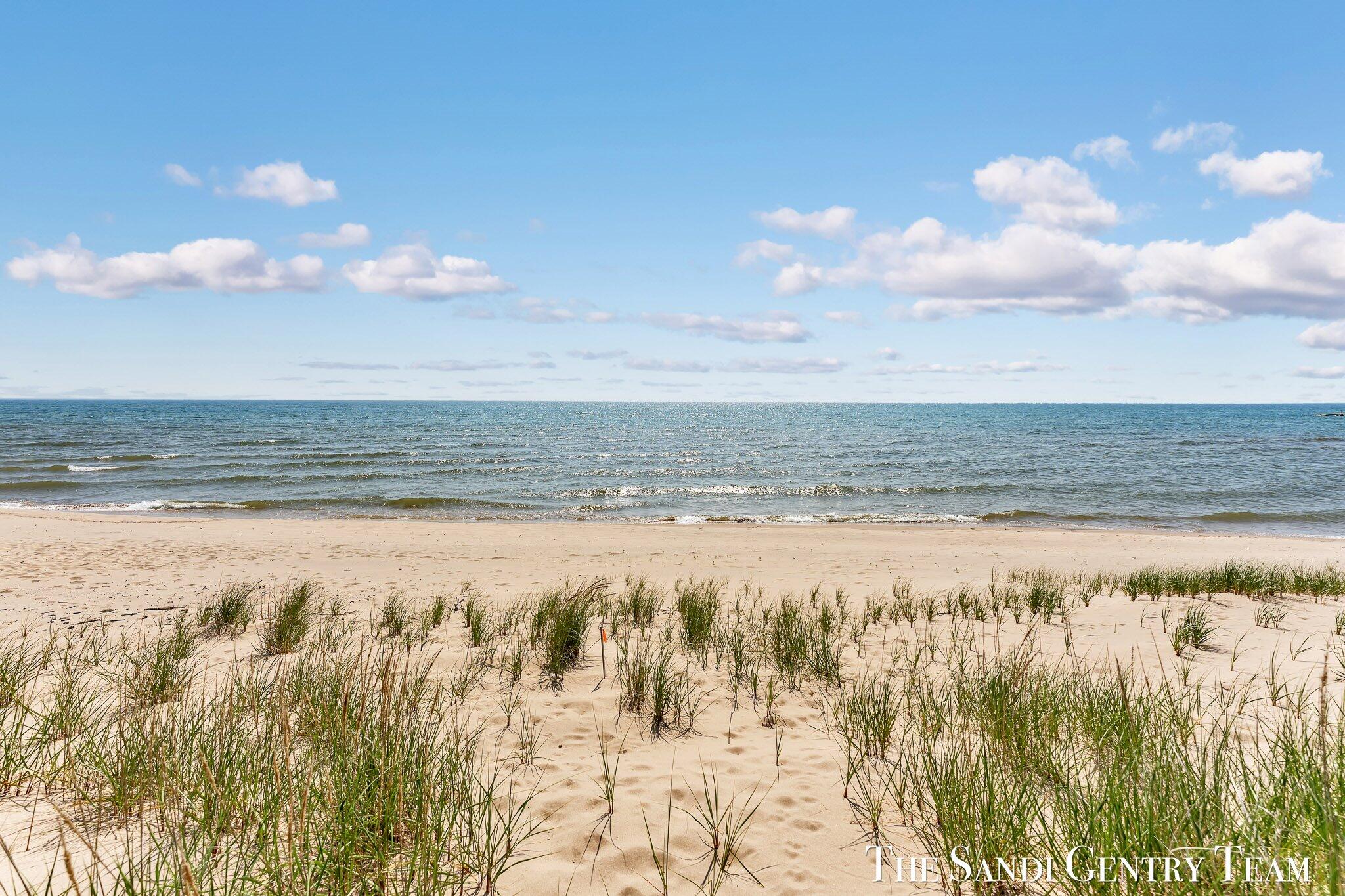 Grand Haven, Michigan, 49417, United States, ,4 BathroomsBathrooms,Residential,Active,1761642