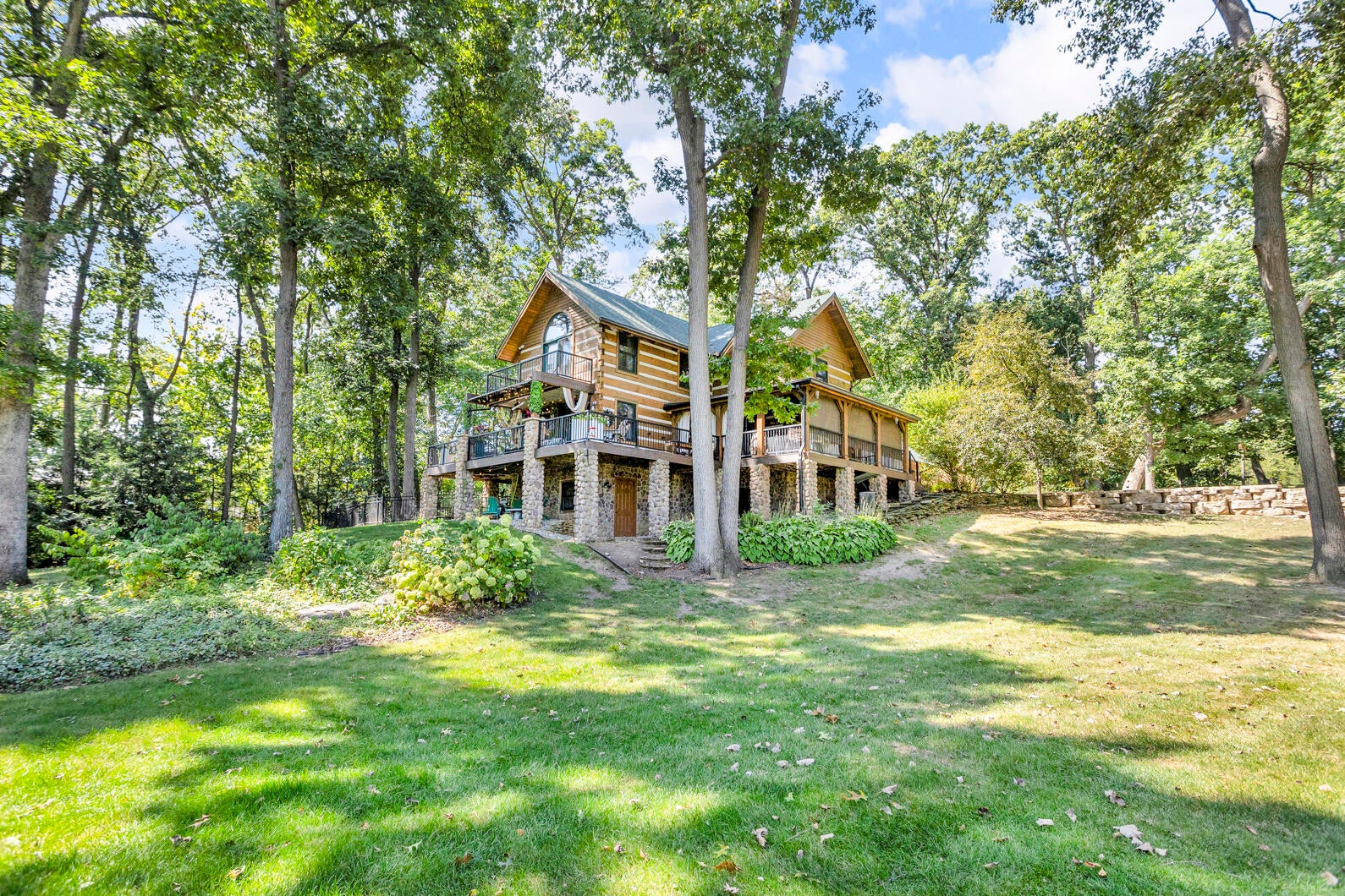 Horton, Michigan, 49246, United States, 5 Bedrooms Bedrooms, ,3 BathroomsBathrooms,Residential,Active,1944098