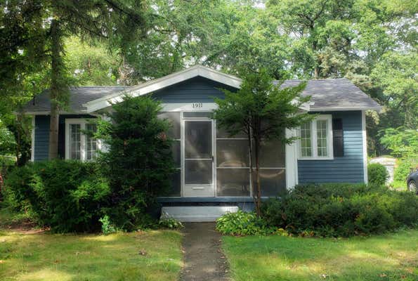 1911 NEWARK AVE SE, GRAND RAPIDS, MI 49507 - Image 1