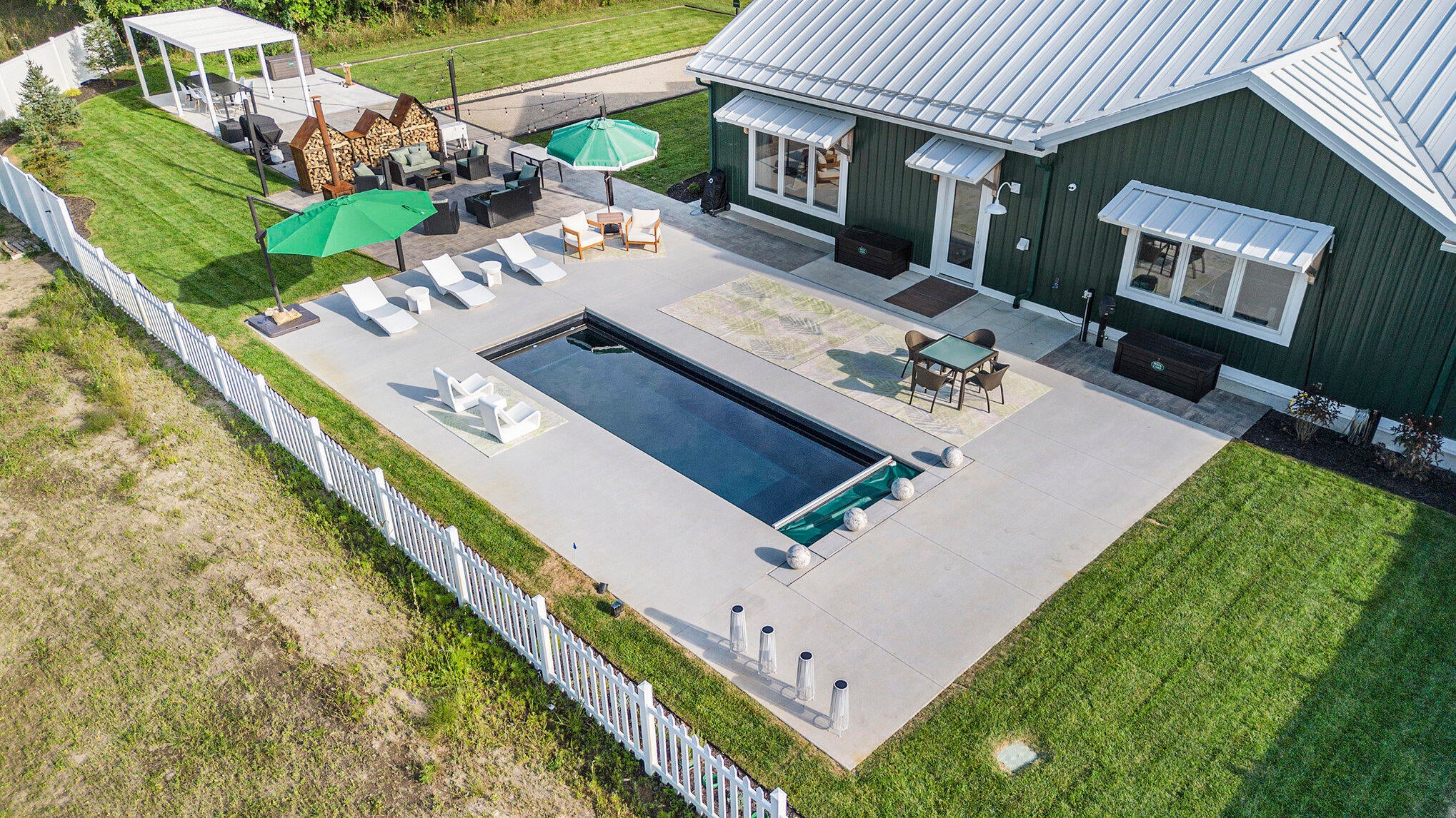 Fennville, Michigan, 49408, United States, 4 Bedrooms Bedrooms, ,4 BathroomsBathrooms,Residential,Active,1964494