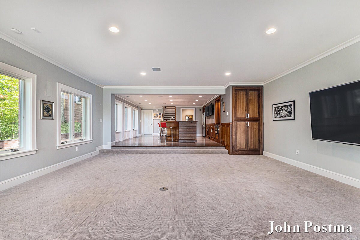 East Grand Rapids, Michigan, 49506, United States, 4 Bedrooms Bedrooms, ,6 BathroomsBathrooms,Residential,Active,2015444