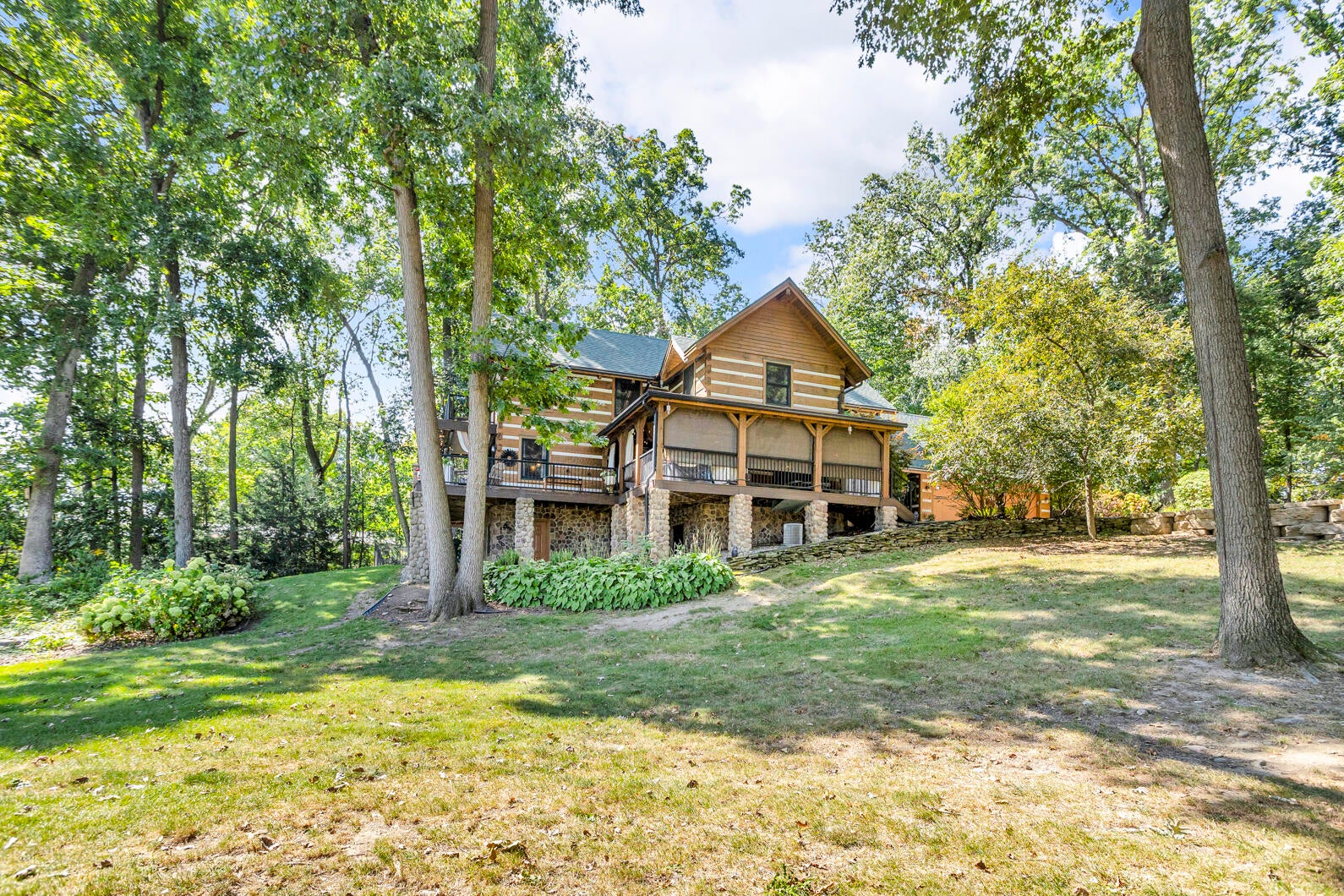 Horton, Michigan, 49246, United States, 5 Bedrooms Bedrooms, ,3 BathroomsBathrooms,Residential,Active,1944098