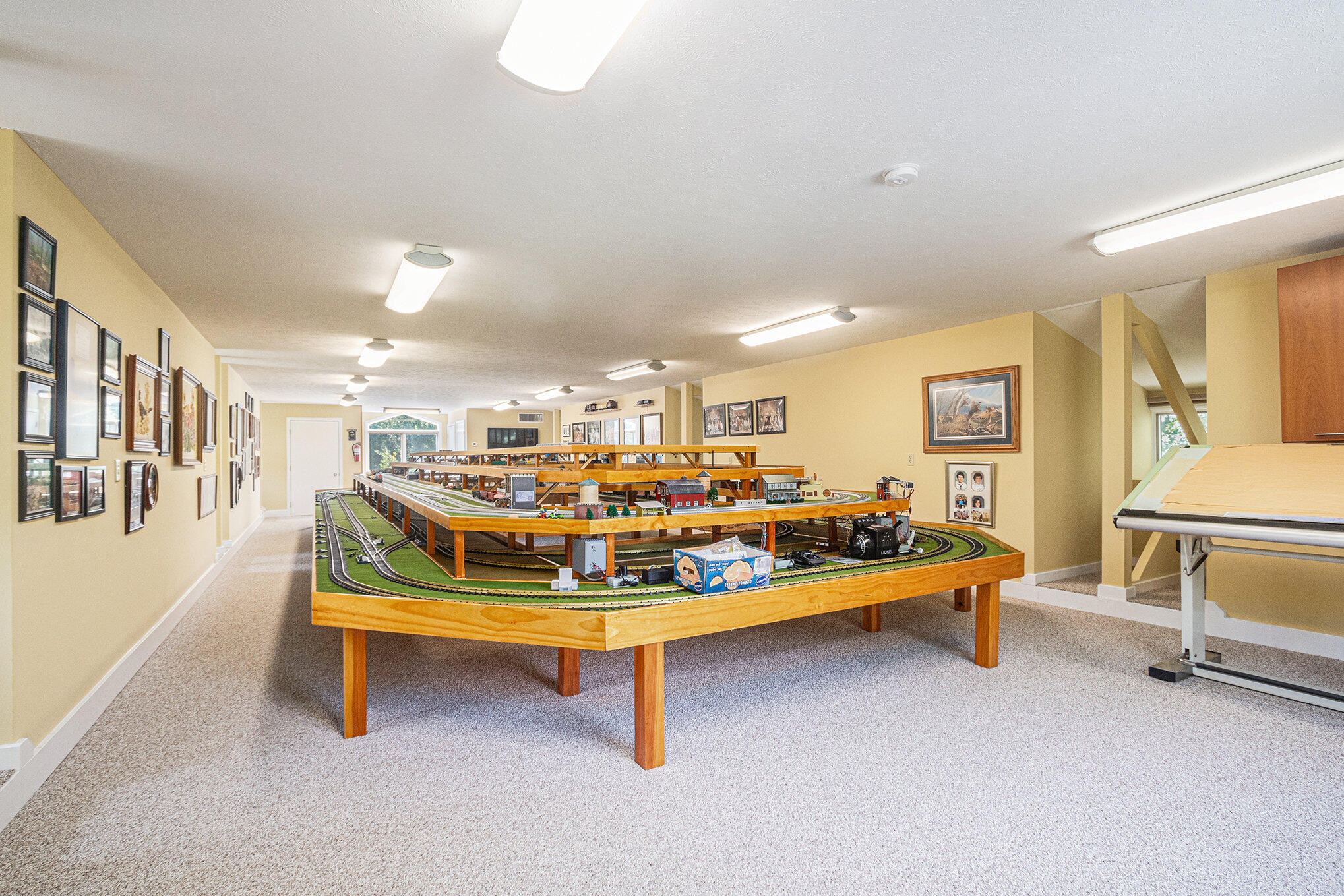 Holland, Michigan, 49423, United States, 4 Bedrooms Bedrooms, ,4 BathroomsBathrooms,Residential,Active,1914588